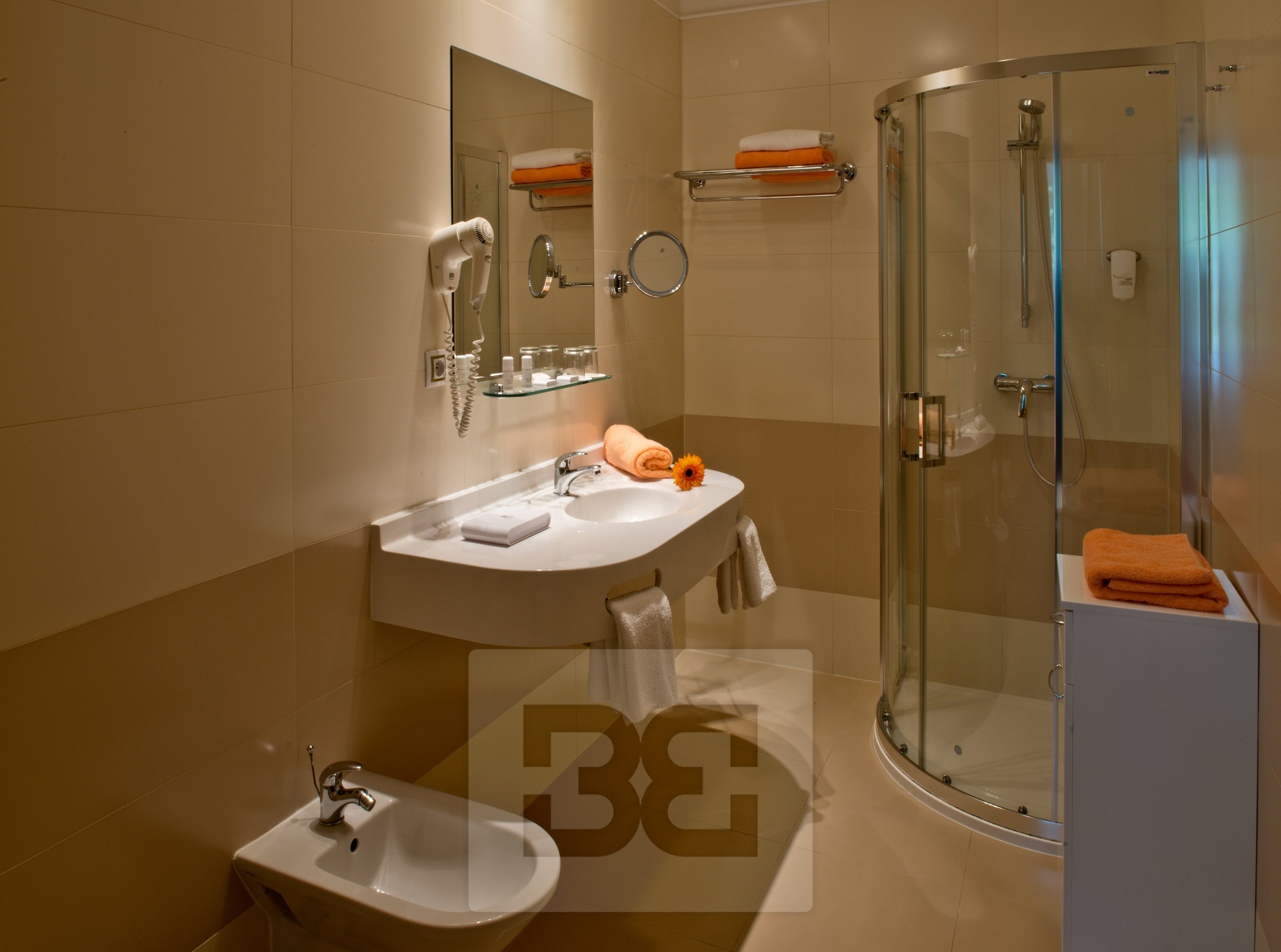 Double room bath shower 2