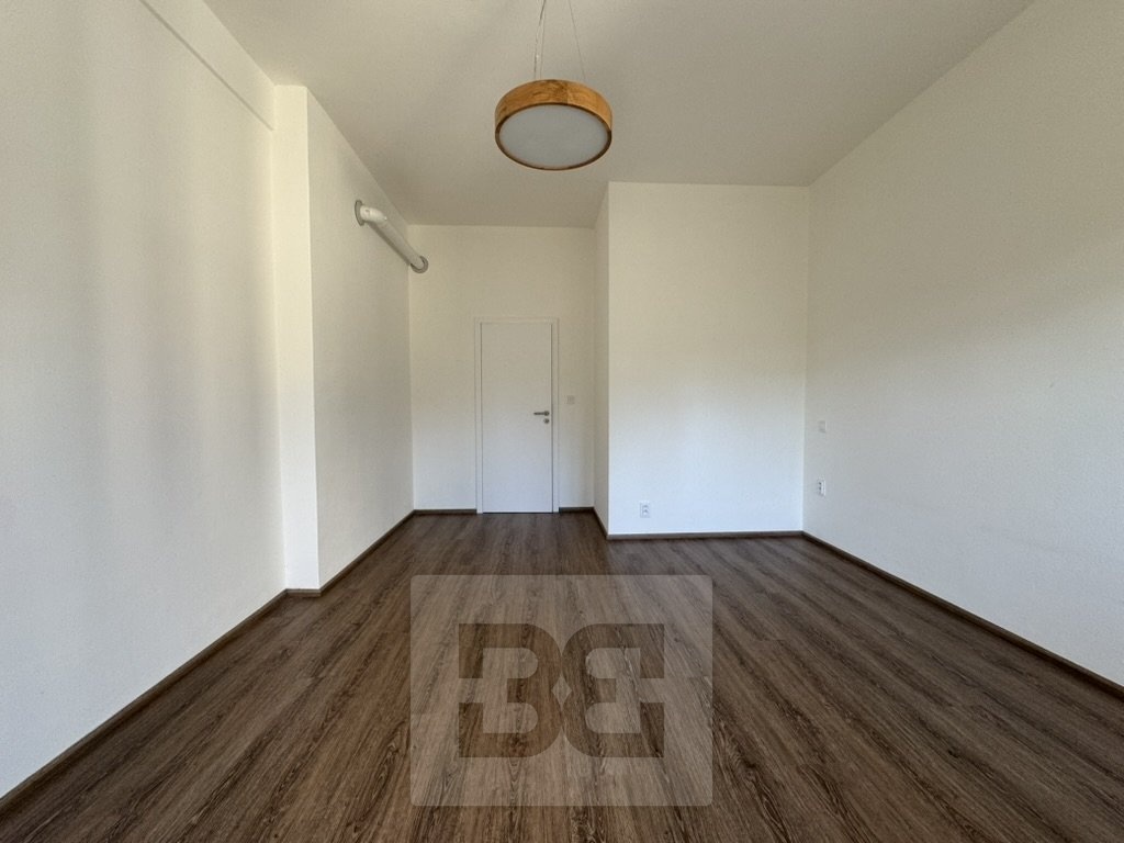 7C44C4B5-7D09-41B9-BD3D-9FAE3743FE39_1_105_c