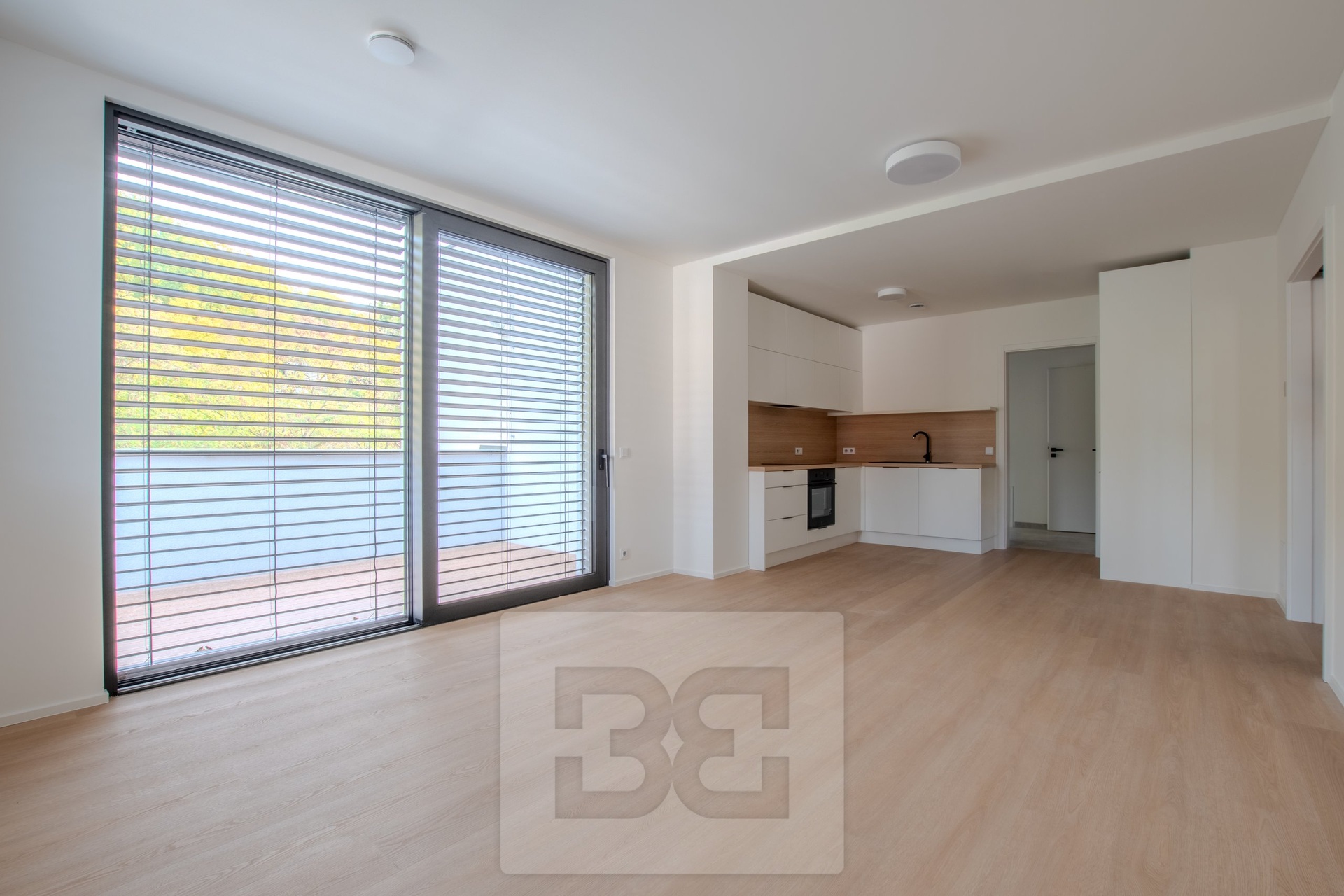 Obývací pokoj - pohled na kuchyň