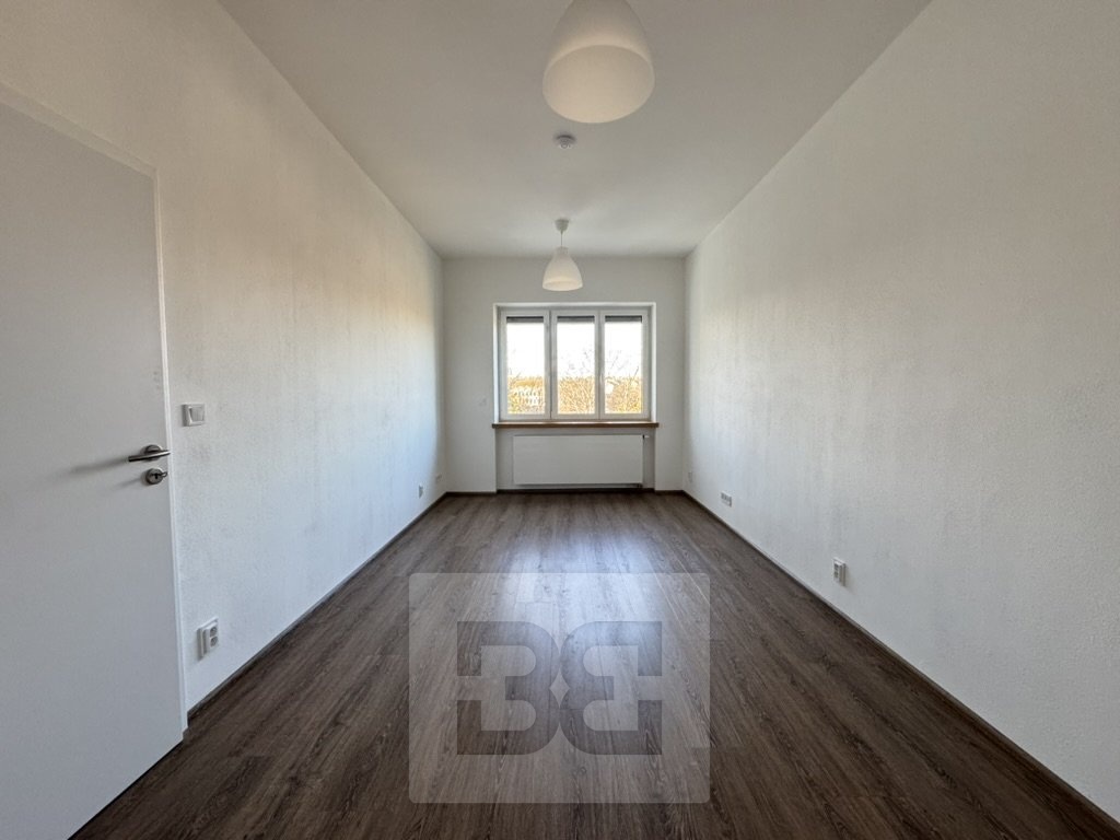 00FC3A1A-8153-4259-86D3-9AAB77283D56_1_105_c