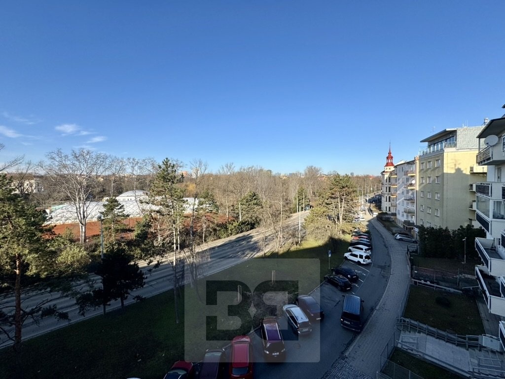 2FF41FF9-21EC-4C0E-947D-0F1DF3472B39_1_105_c