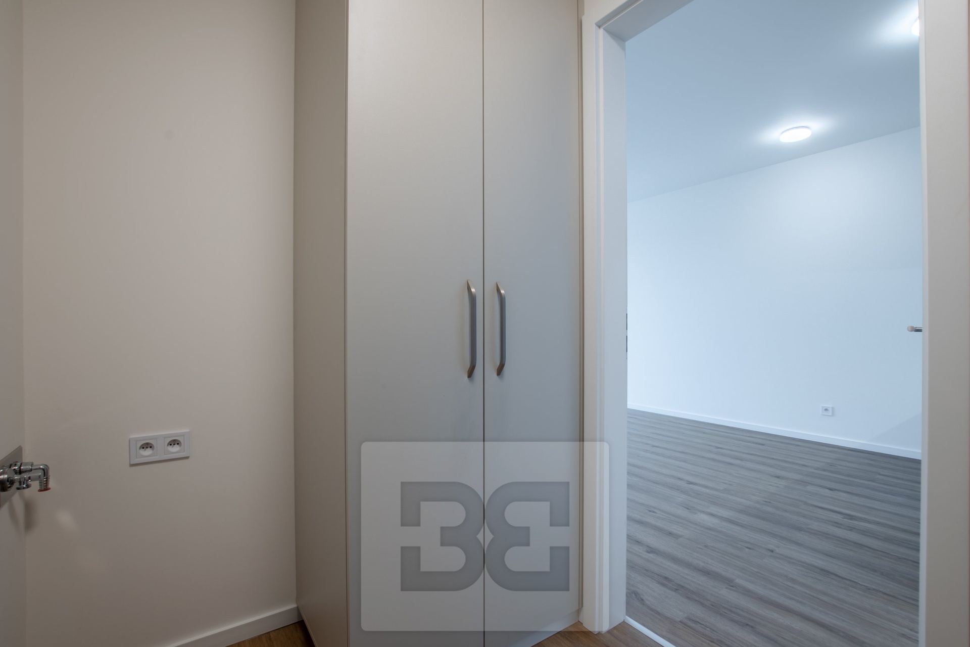 Předsíň - pohled do obývacího pokoje