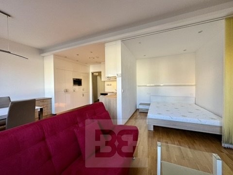 13603A73-79CA-43E1-A323-AE39D75AE222_4_5005_c