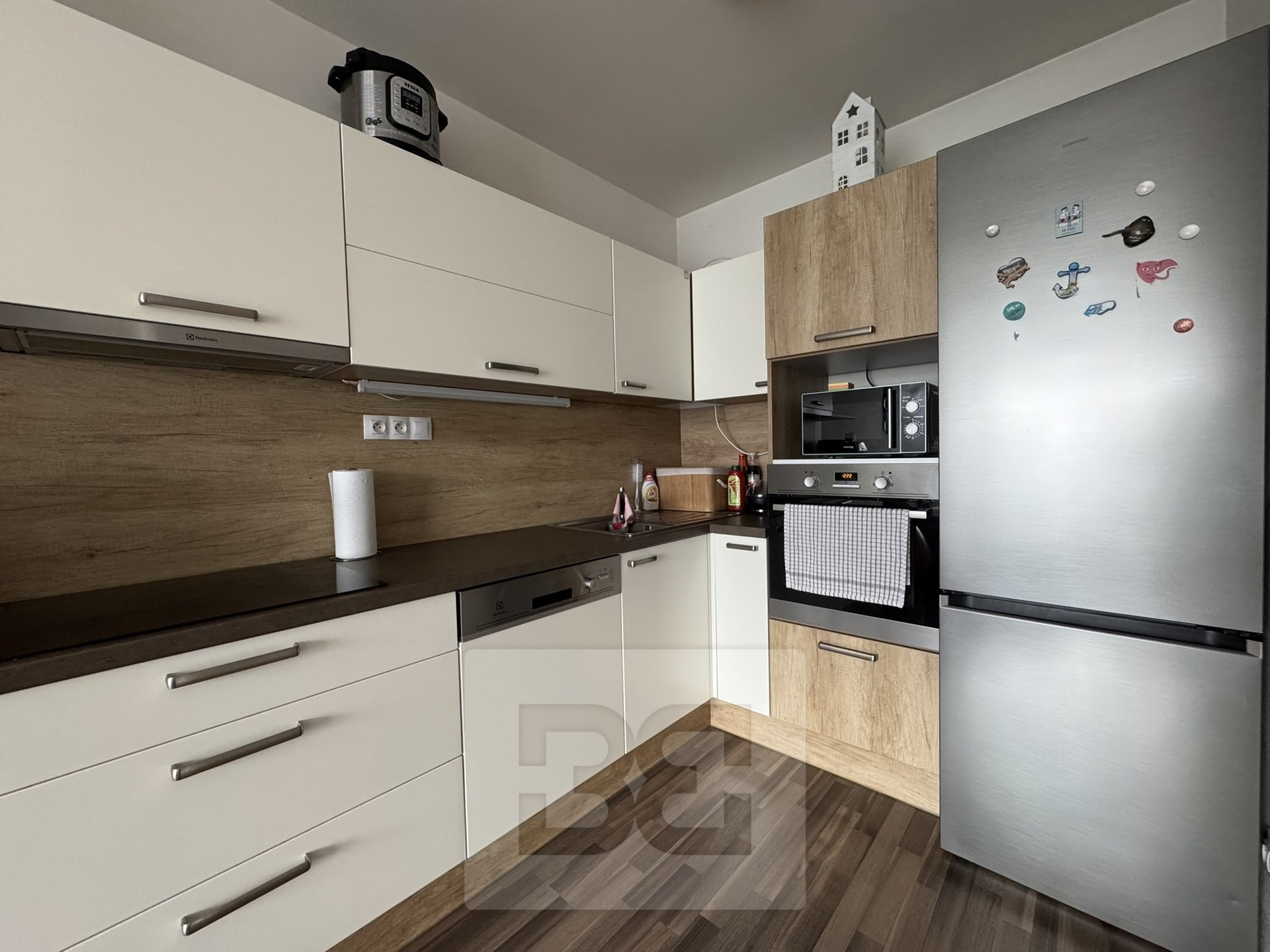 71373D52-95BD-44EF-B983-C633F4E6AFF1_1_102_a