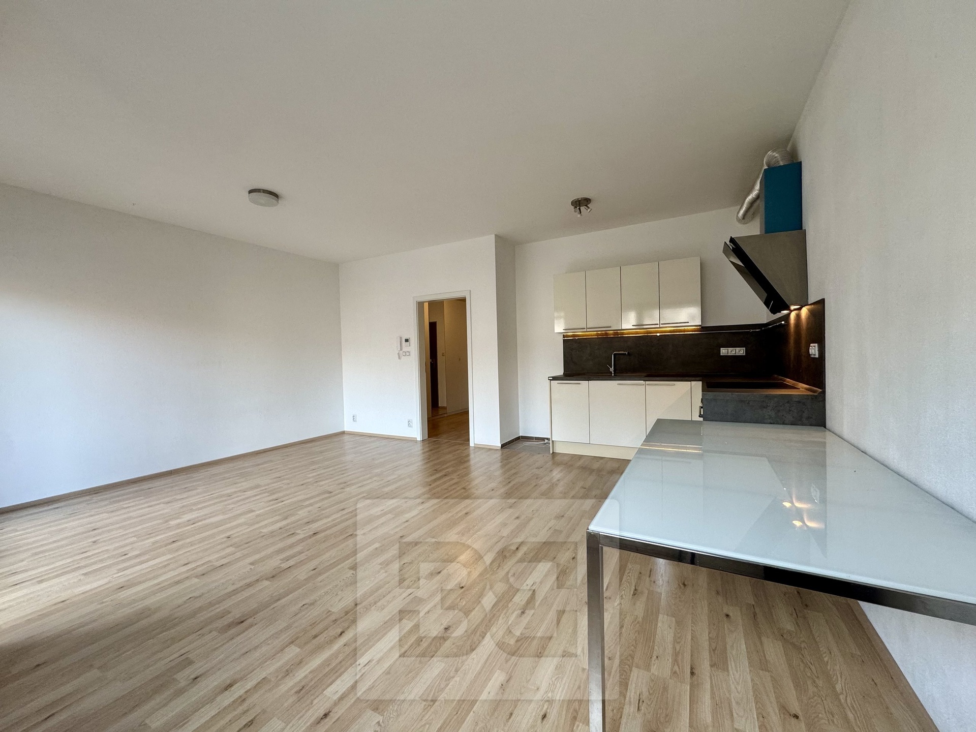 E20D1CA5-F640-4157-BF00-B2B33E4E45EB_1_201_a