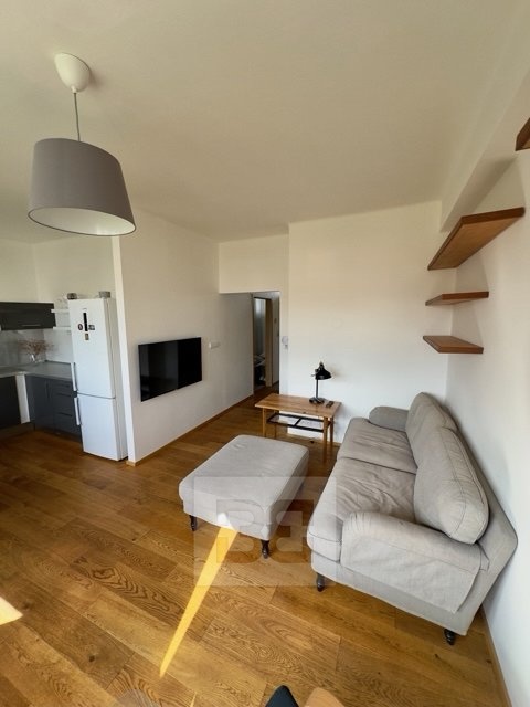 16FE394F-5254-4B60-B81B-0A81AA0E4C38