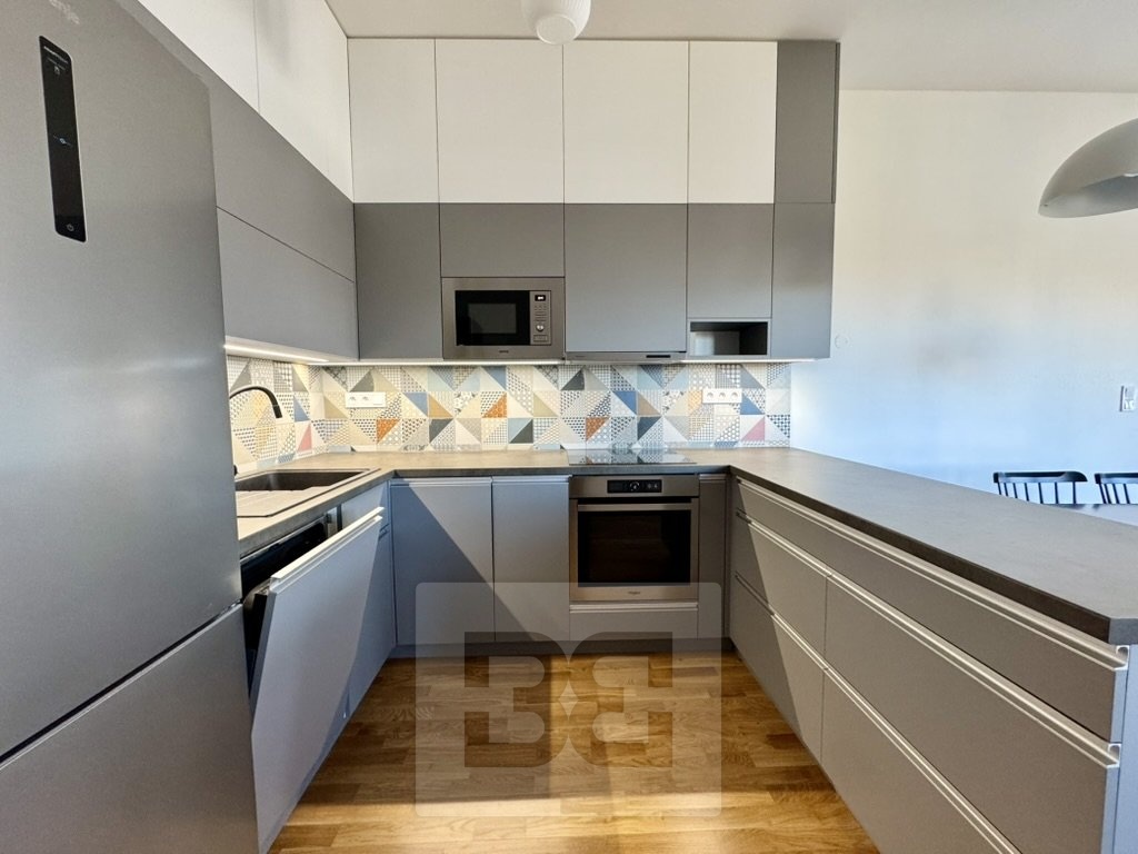 63B3C293-7C97-49D1-B712-34EA0456A5C6_1_105_c