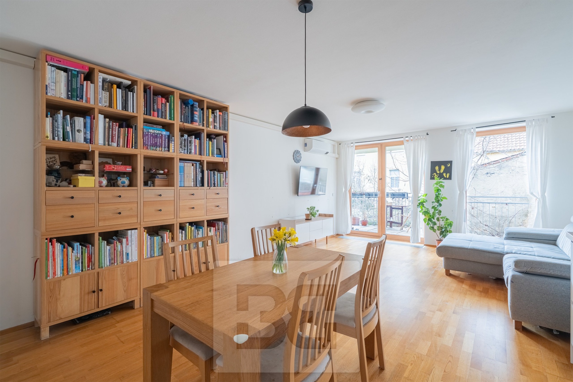 Obývací pokoj s kuchyní