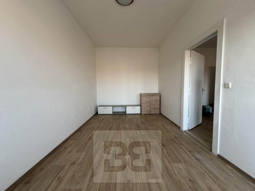 63D844B5-6B79-4F8A-B5CB-9598BA0989B1_1_105_c