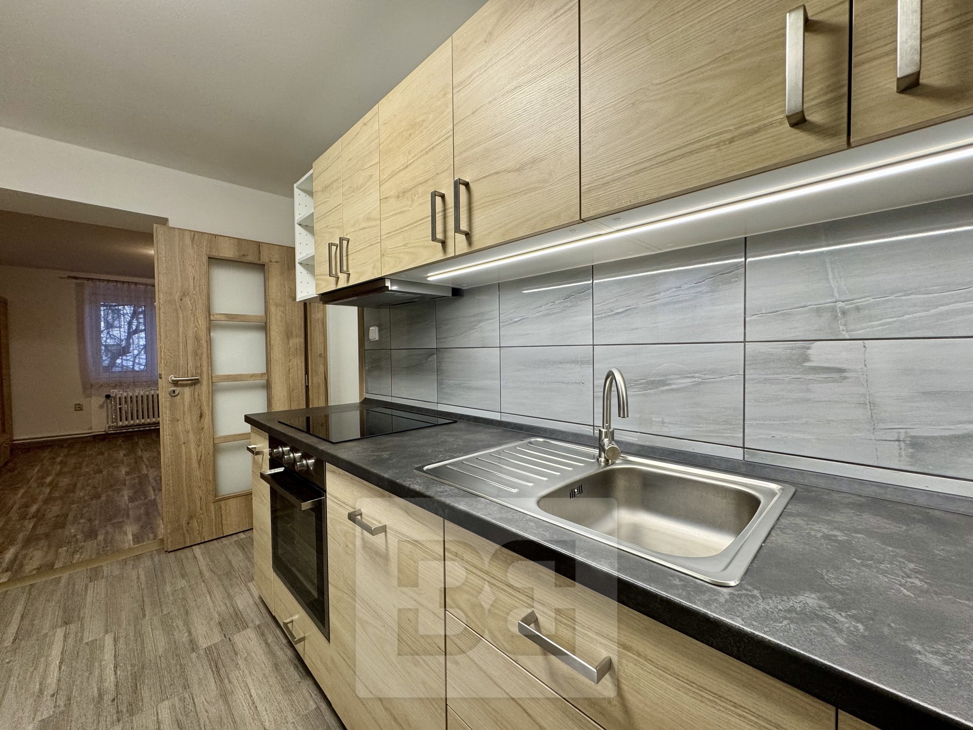 D6D45A92-C0FC-45D5-8671-00D75E3DFCA9_1_201_a