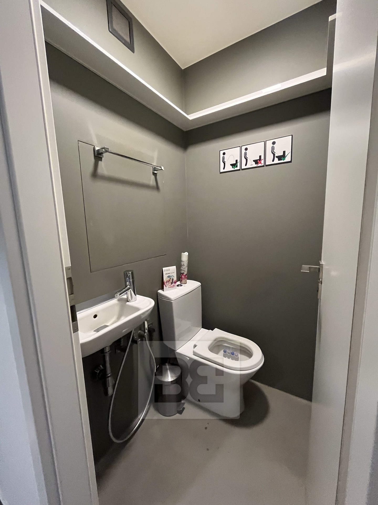 95BA52C5-B6F7-453B-9B35-BFBE2A4D62F9