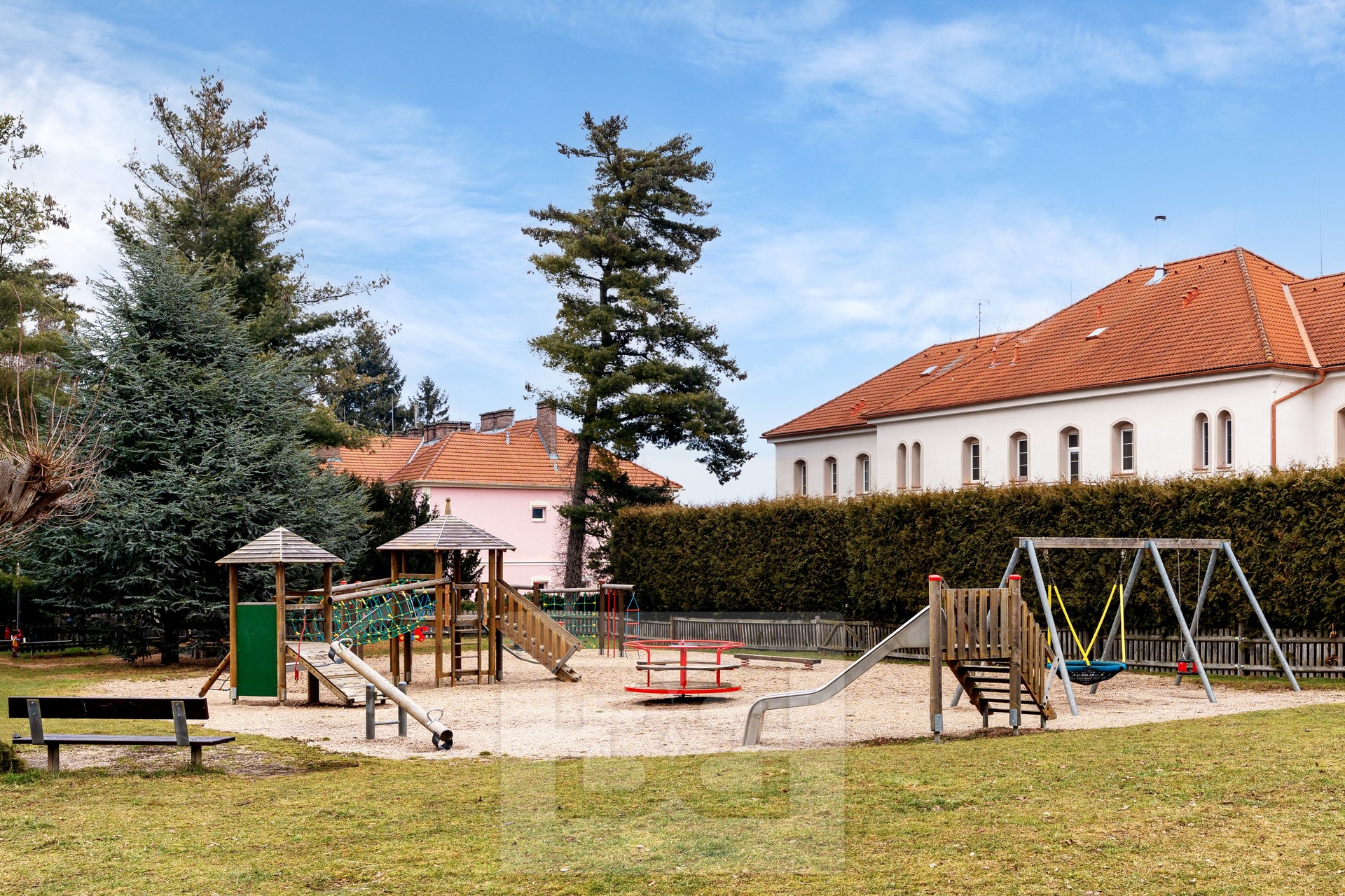 Hřiště u domu