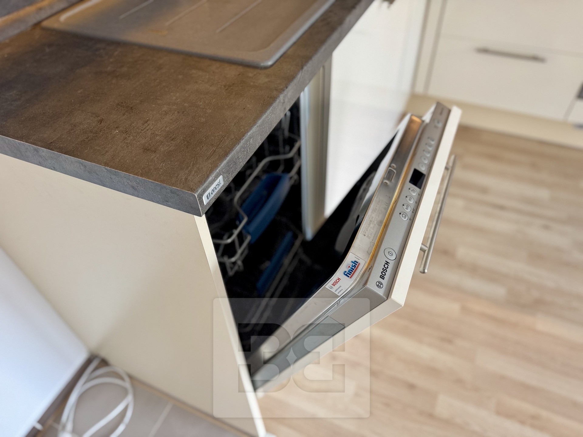 EF6042C5-96EA-422B-B76F-9FB4C511B5B1_1_201_a