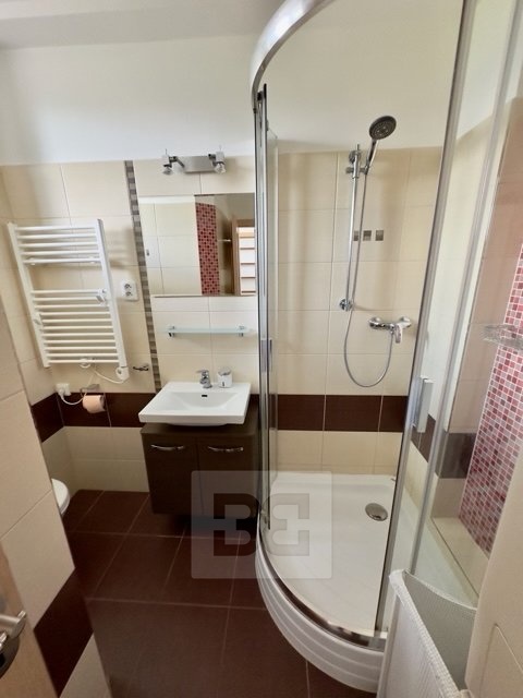 7BA13C93-4B09-4F4D-9884-D00E0337277C