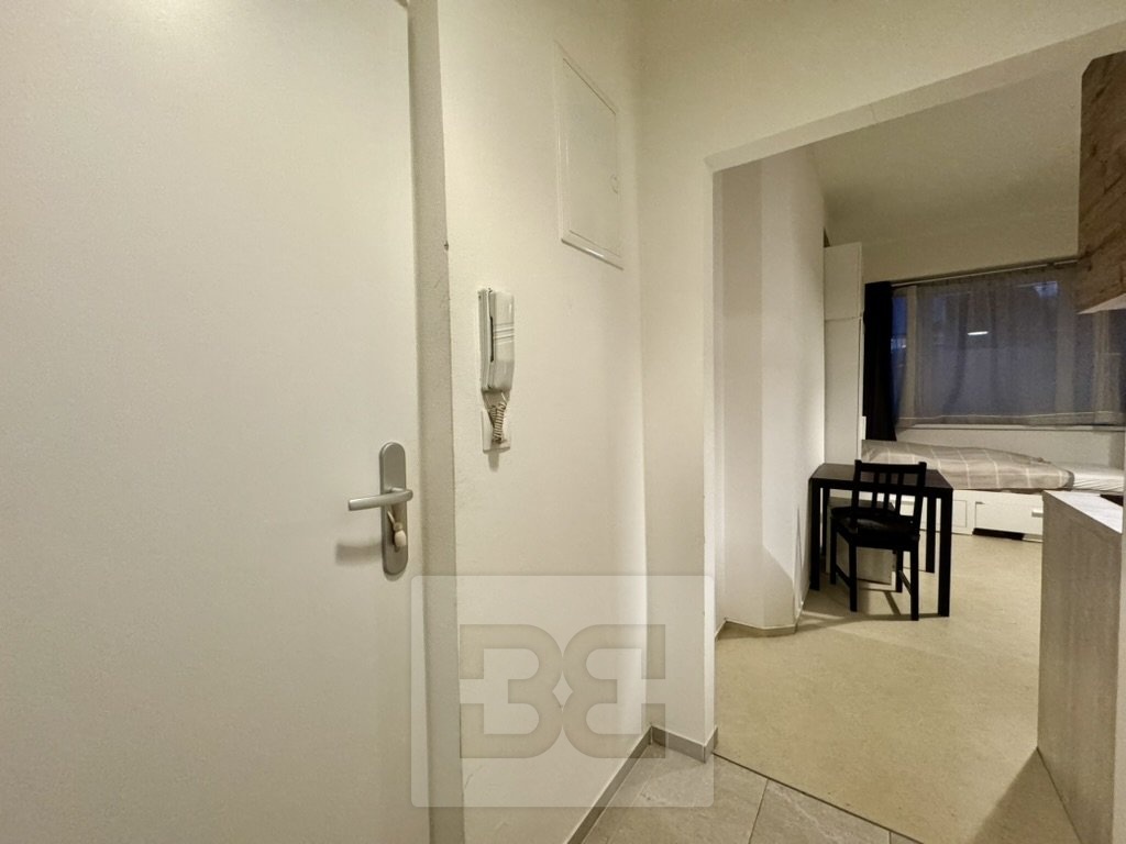 639BA2E0-E3EA-4BB0-94D9-D95B5F5A91EE_1_105_c