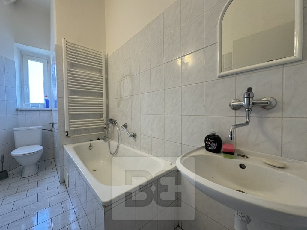 49A0B31B-762F-4987-AE81-5B852D3C5B03_1_105_c