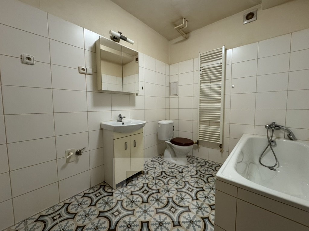 0BD9B76C-3E69-46A3-94DF-D3AB0FAF6978_1_105_c