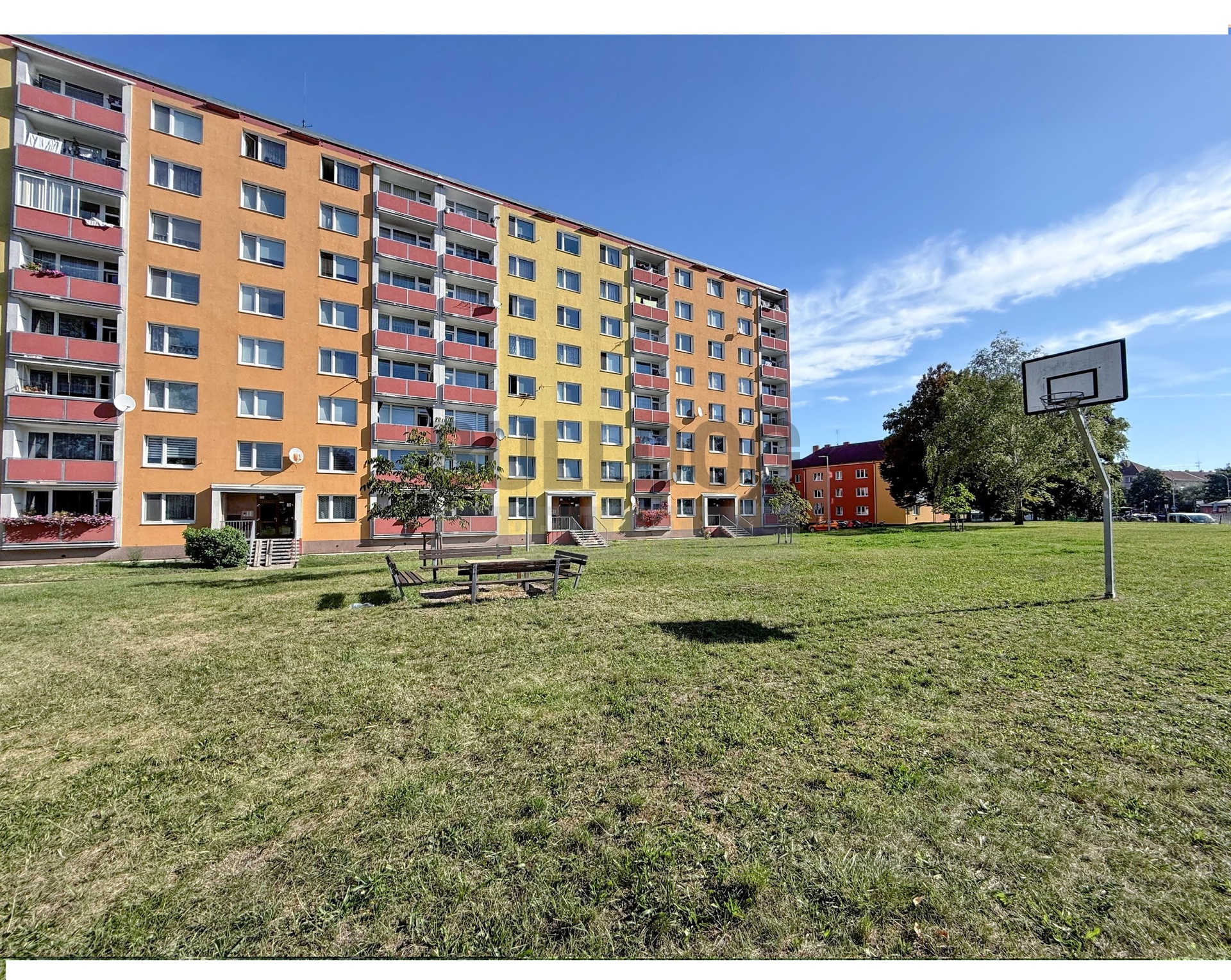 hřiště za domem