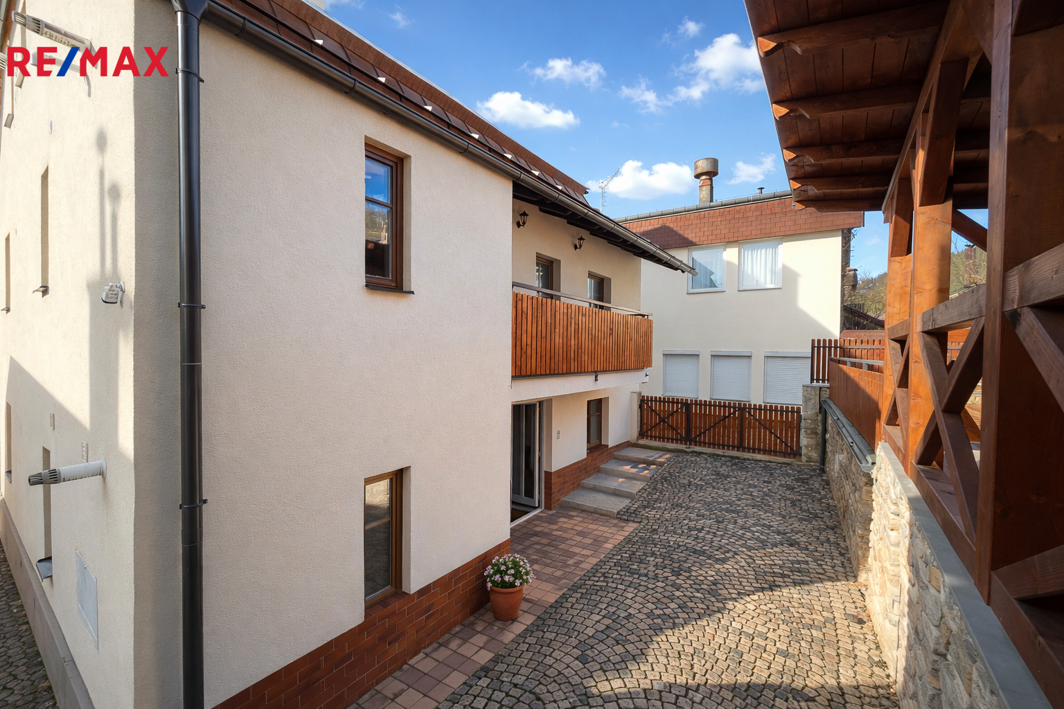 pohled na společný dvůr