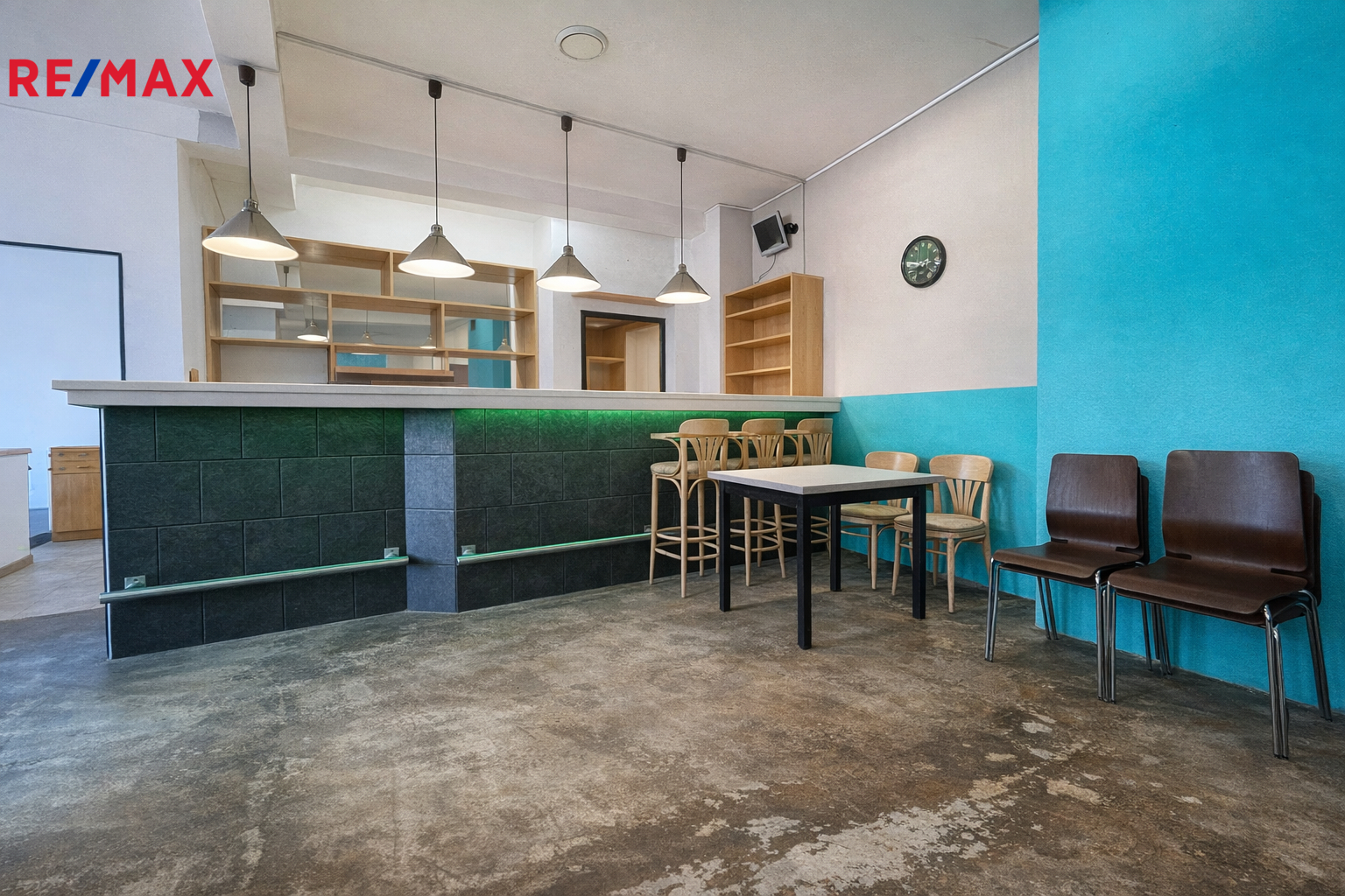 Bar v restauraci/kavárně