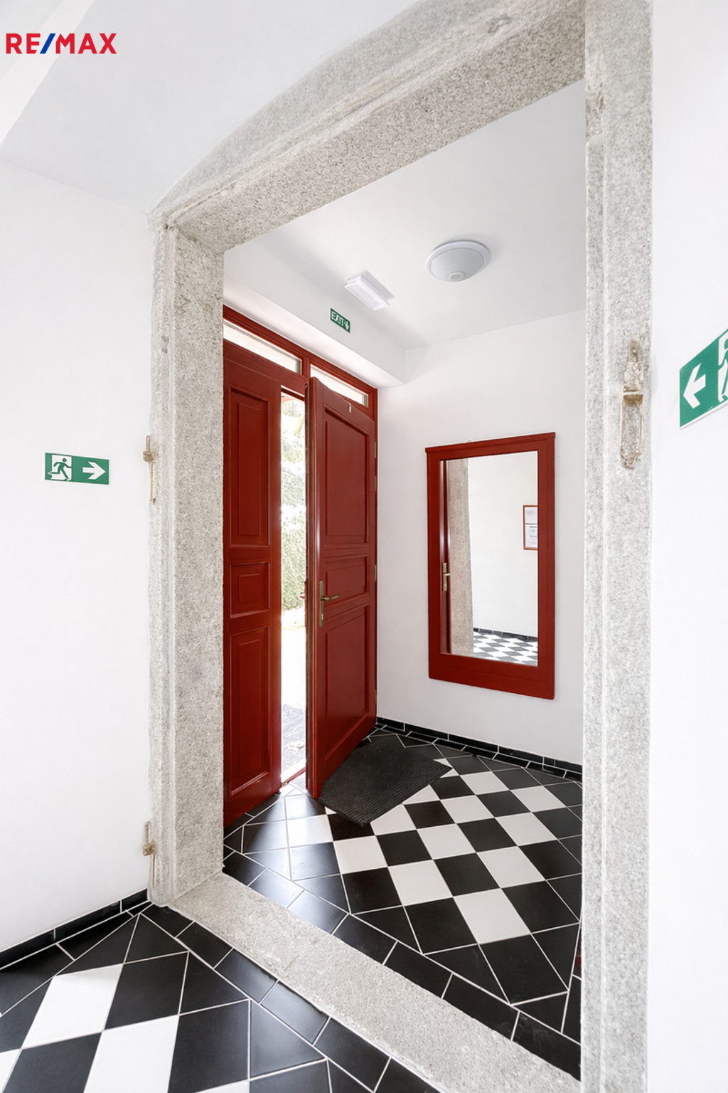 vchodové dveře do domu