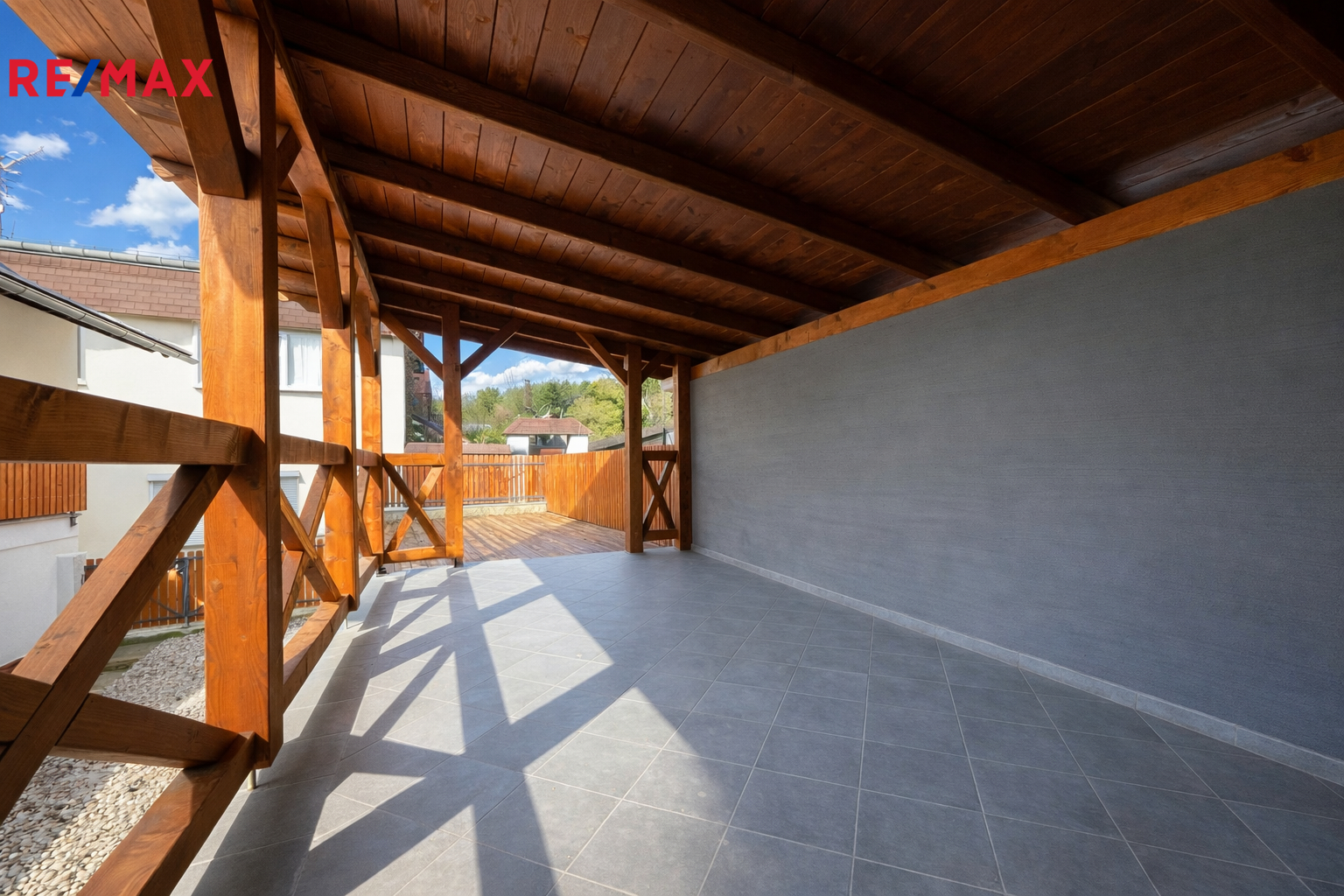 společná pergola s terasou