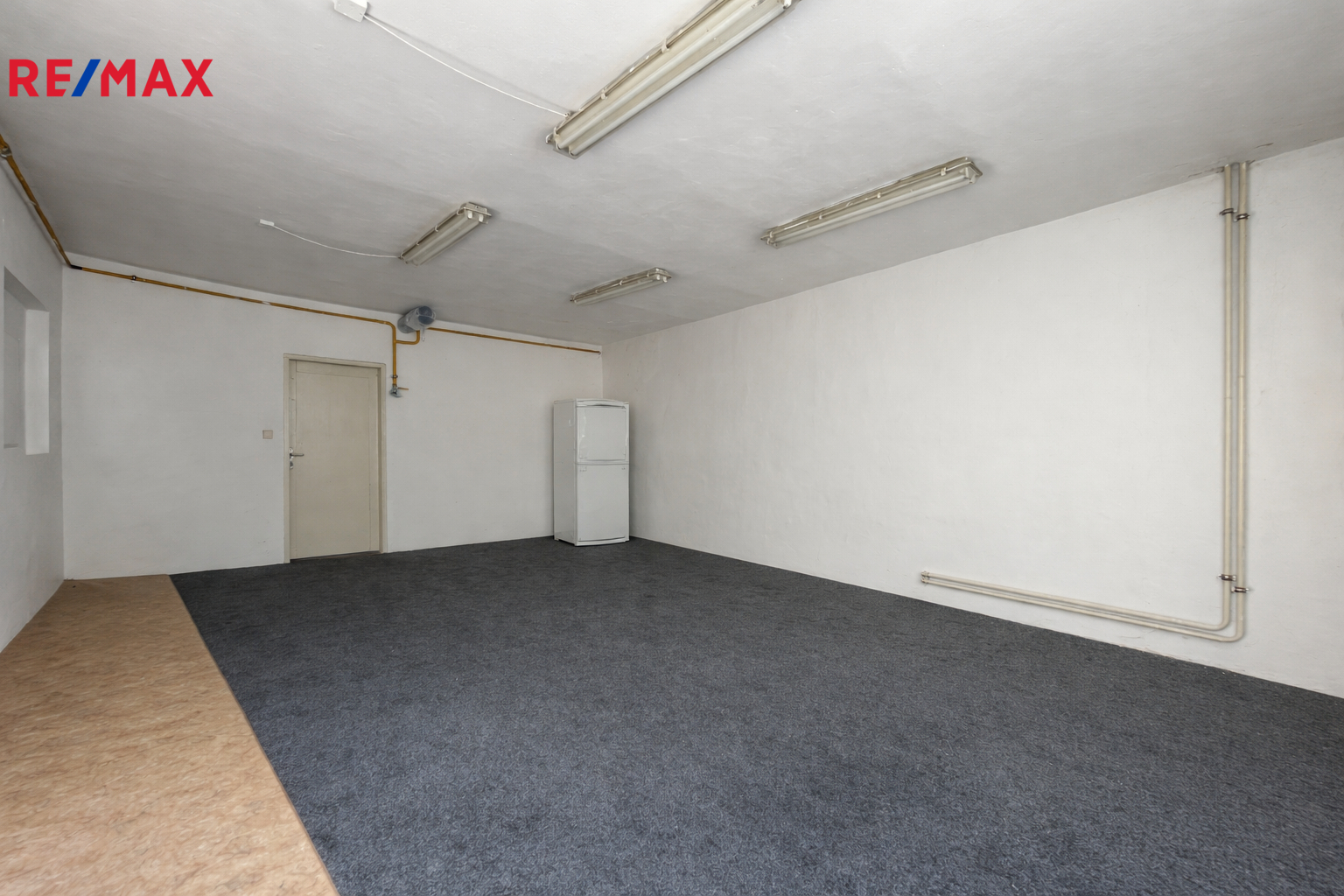 Velký sklad ve 2.NP - možno vybudovat kuchyň k res