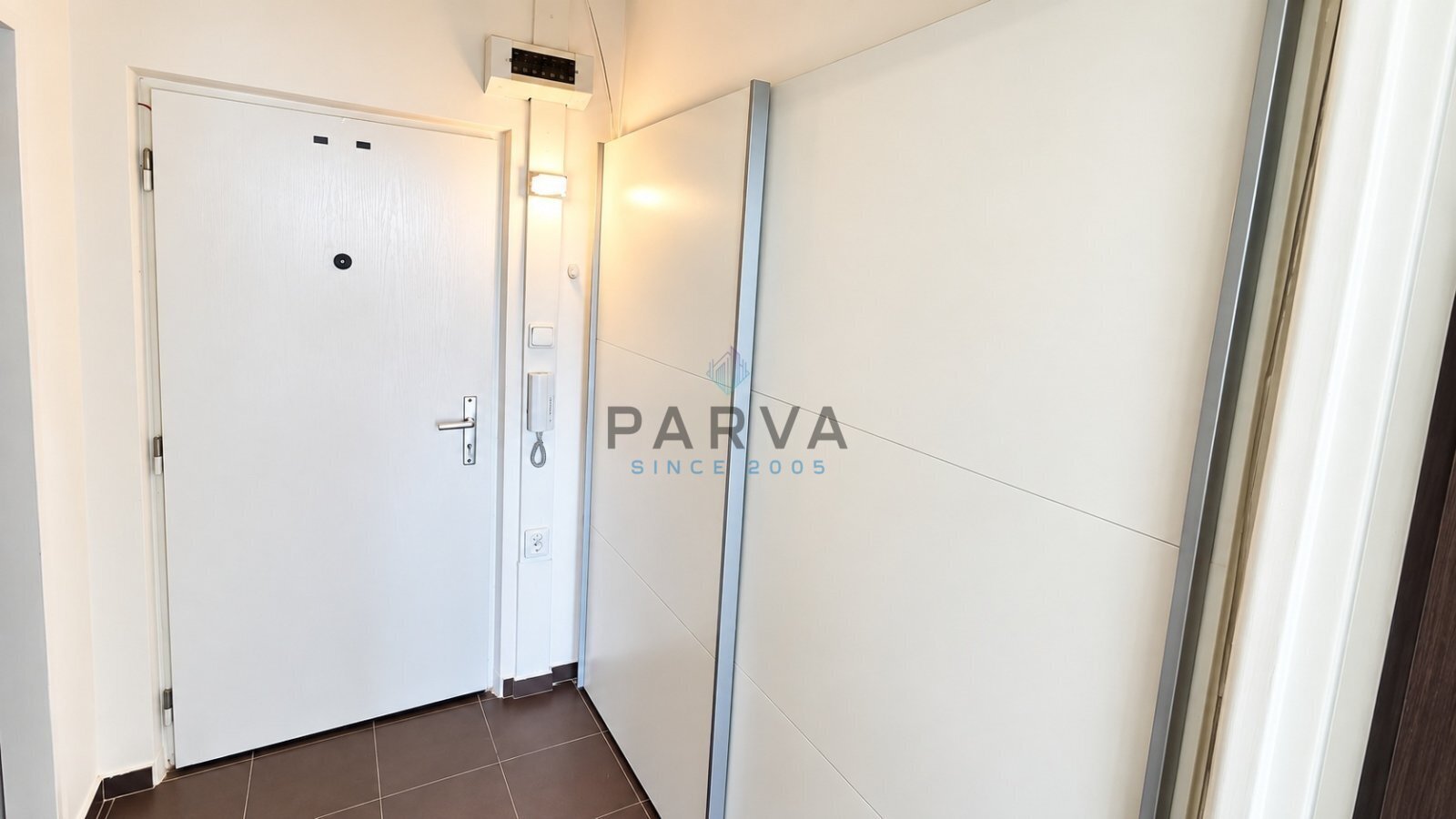 byt_foto_06_vstupni_chodba_upravena.jpg