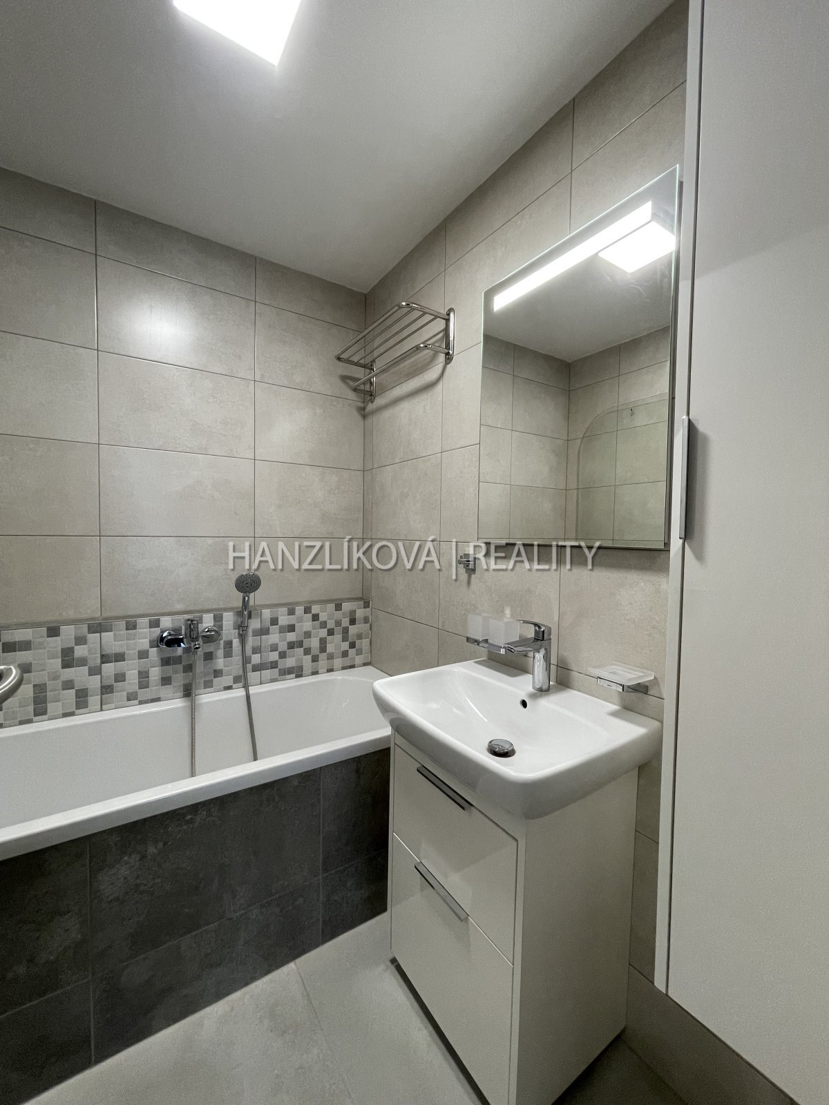 pronájem novostavby bytu 2+kk s lodžií, byt číslo B.04, residence Hálkova, ČB