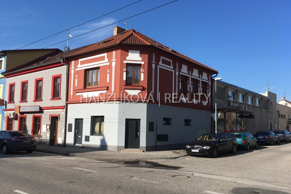 Pronájem bytu 2+kk, Husova tř., České Budějovice