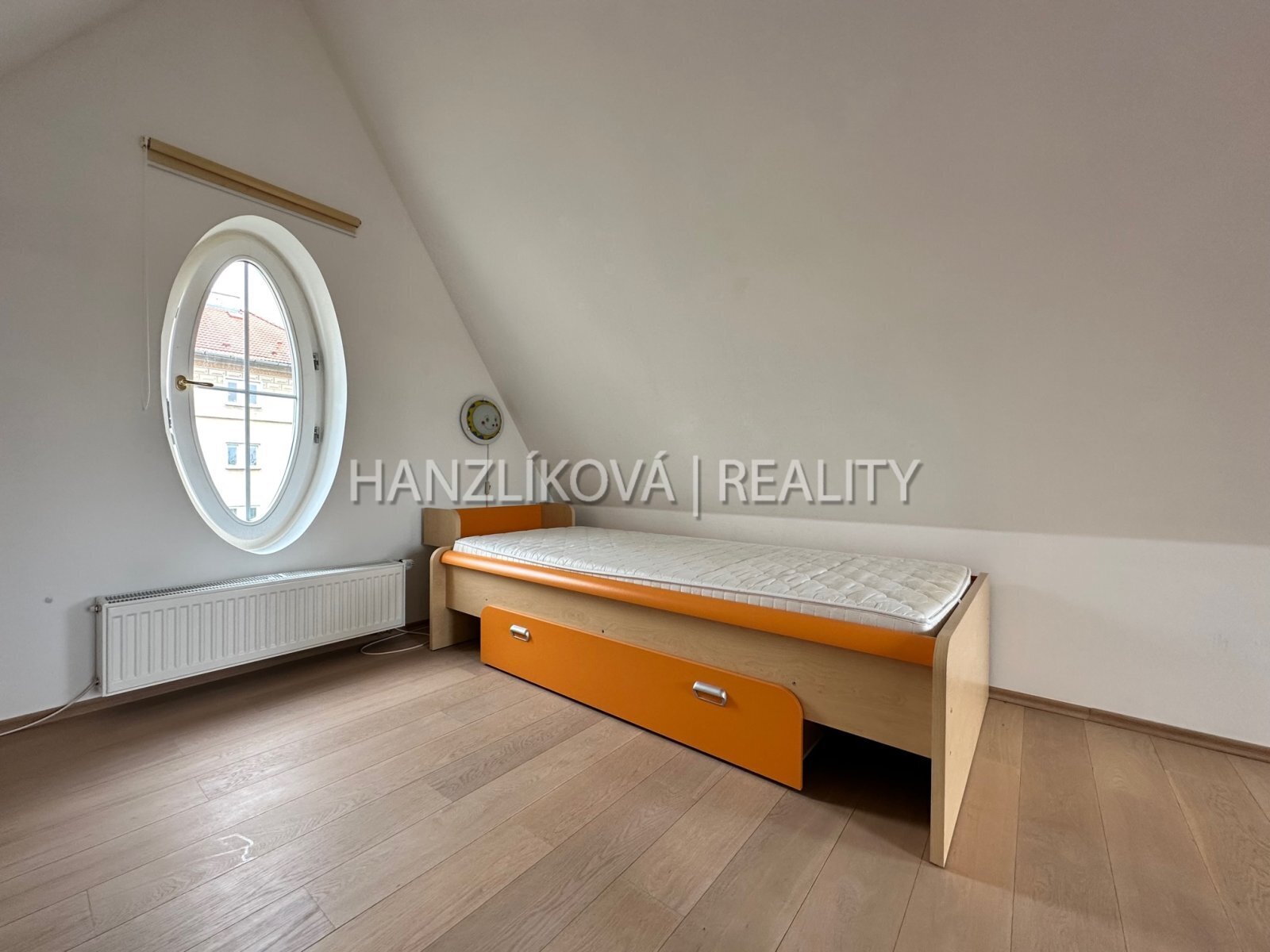 Pronájem  mezonetového bytu 3+kk s terasou a balkonem ve vile v Havlíčkově kolonii