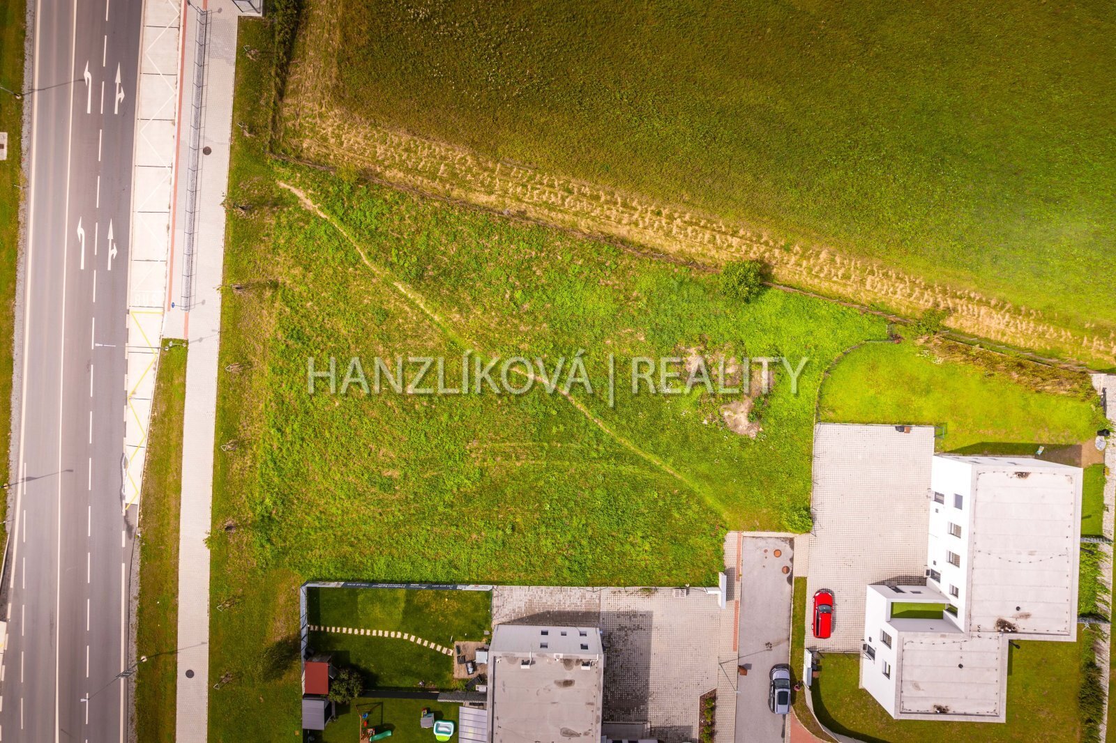 25-08-01 ČB Pozemek Foto_18.jpg