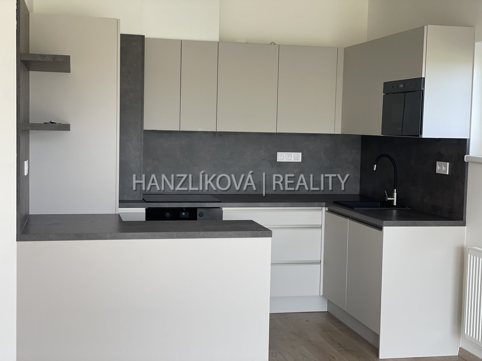 Pronájem bytu 3+kk s terasou a zahradou o výměře 1