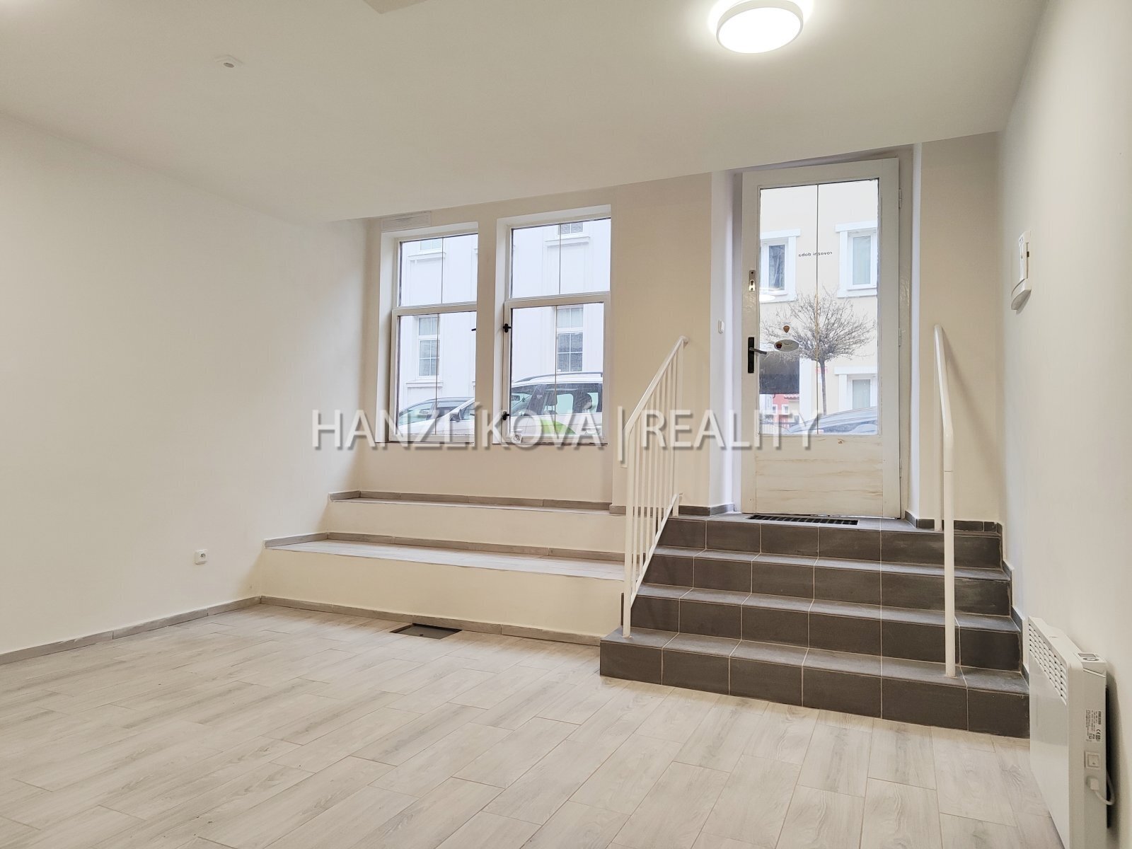 Hlavní prostor, pronájem nebyt, Skuherského, České