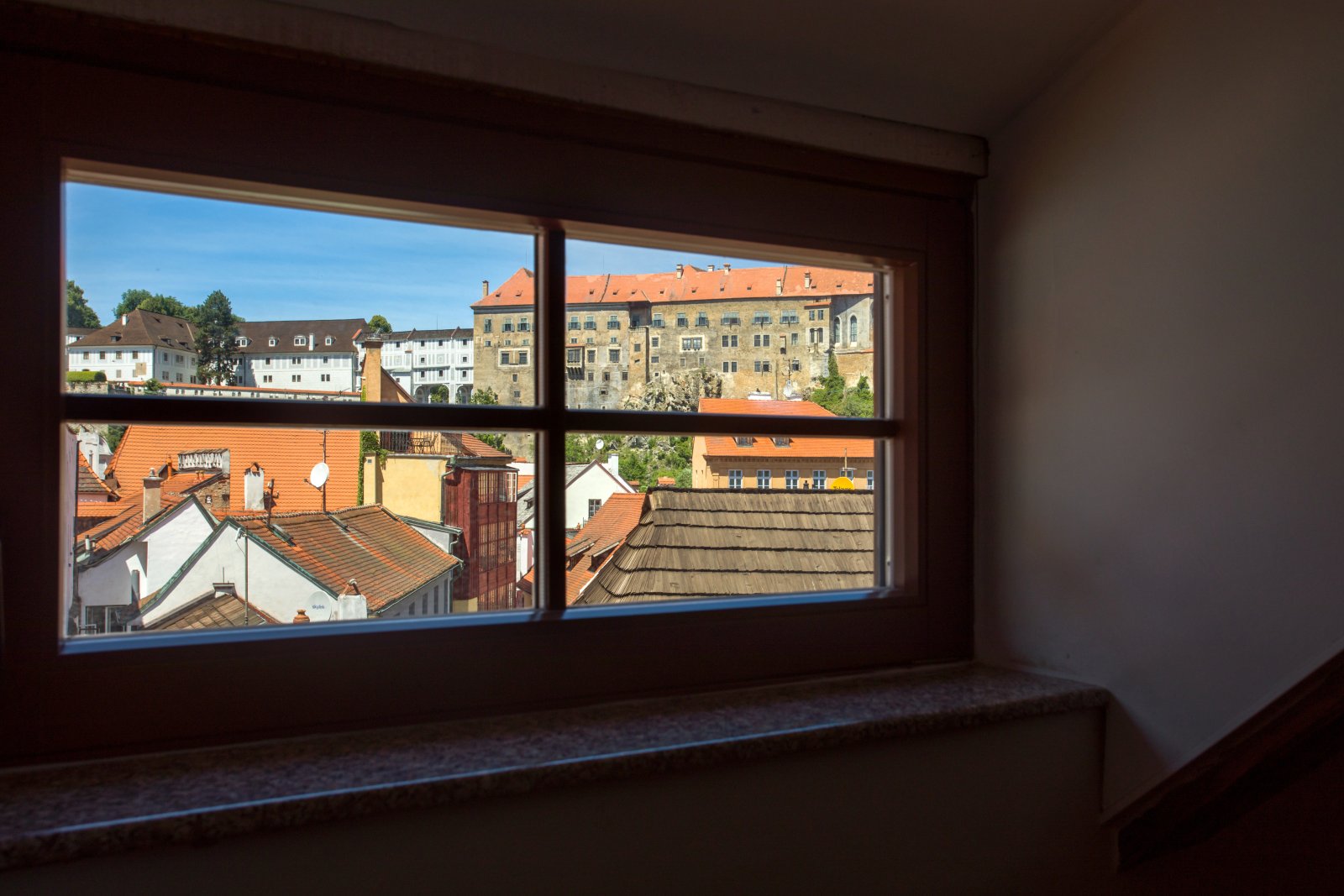 prodej historického domu, Český Krumlov, pohled na zámek z okna pokoje