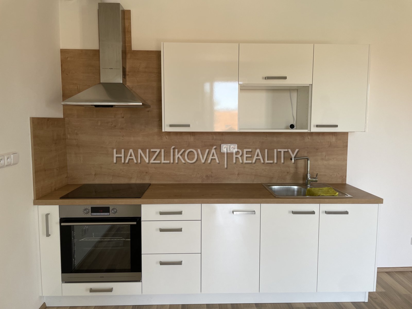 Pronájem novostavby bytu 1+kk s terasou a parkovac