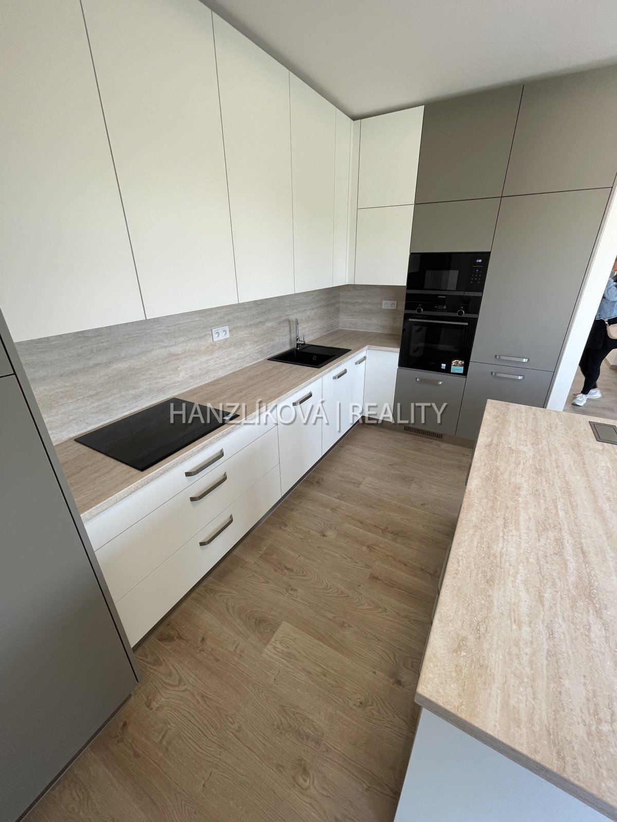 Pronájem nadstandardního bytu 4+kk 103 m2 s terasou  55m2 , byt B.P.1- terasy Branišovská, ČB