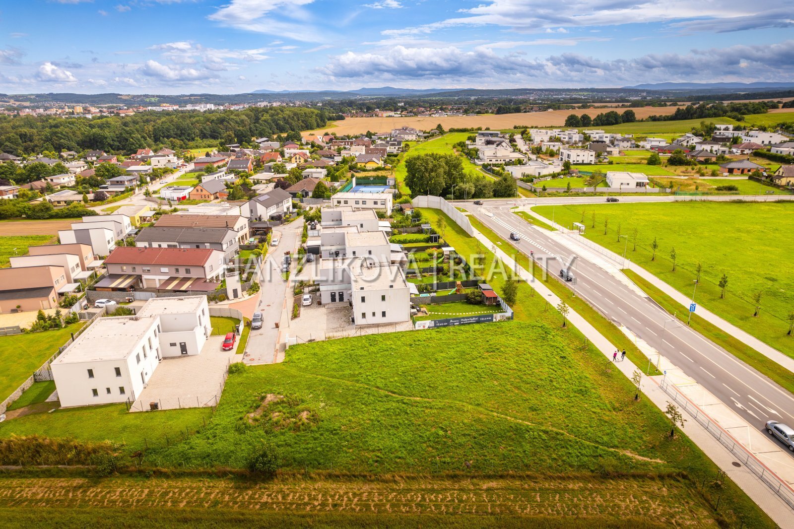 25-08-01 ČB Pozemek Foto_34.jpg