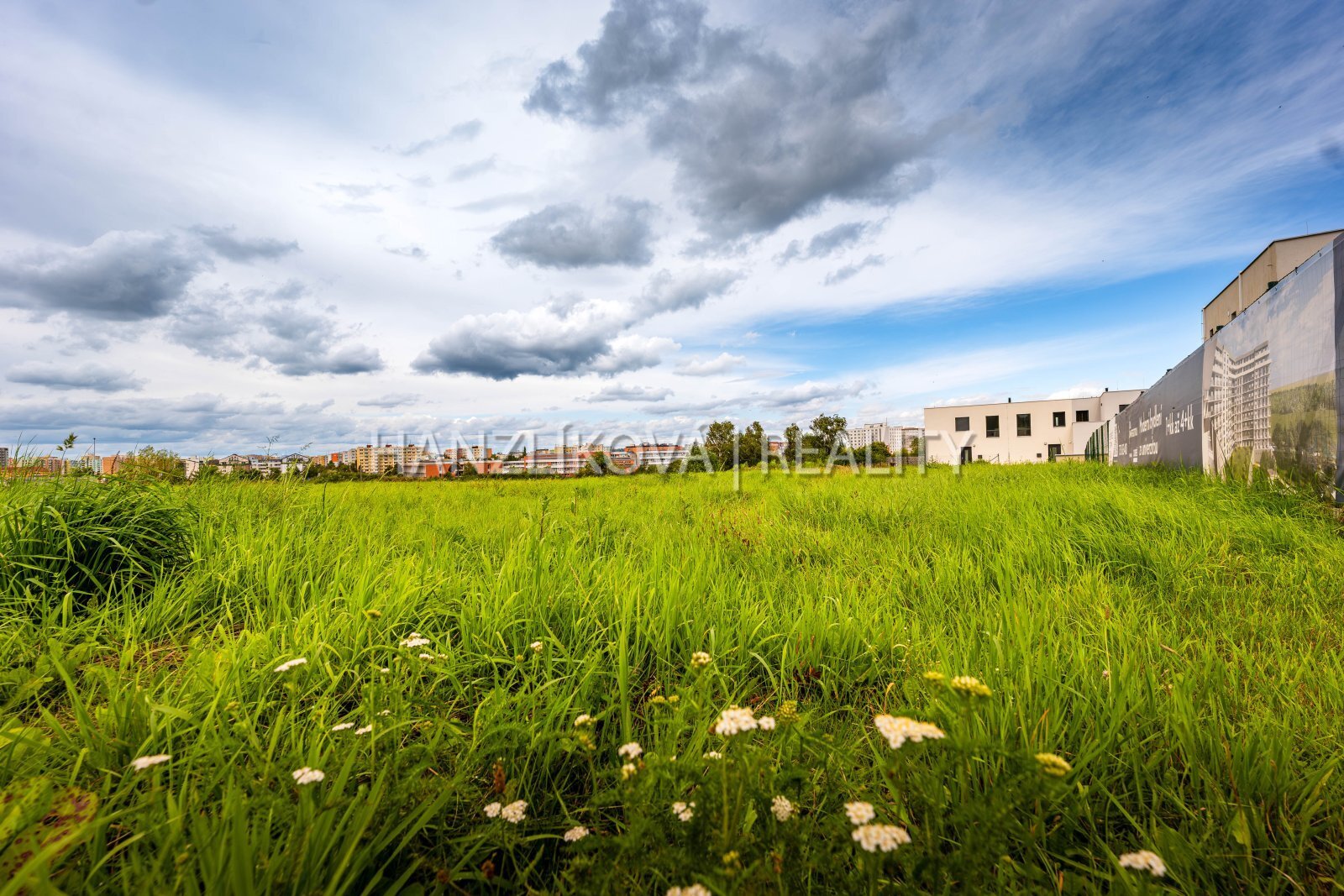 25-08-01 ČB Pozemek Foto_09.jpg