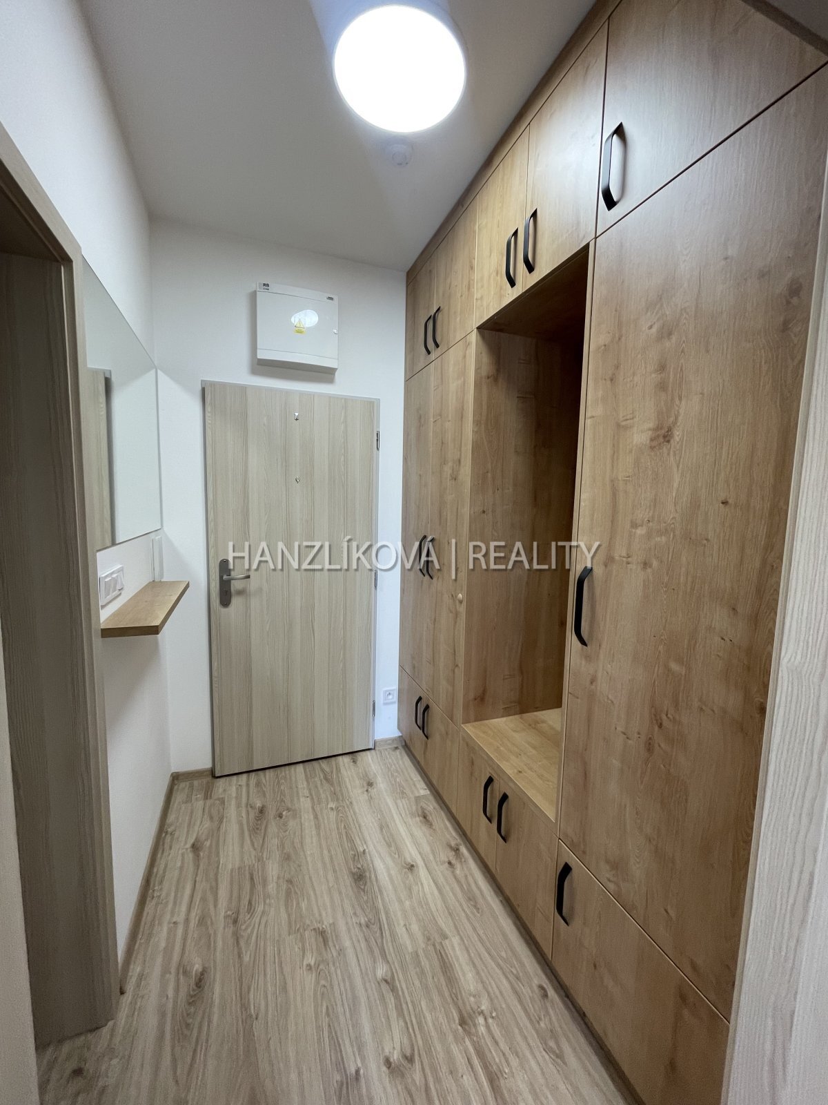 byt 1+1kk rezidence dlouhá louka, pohled na dům