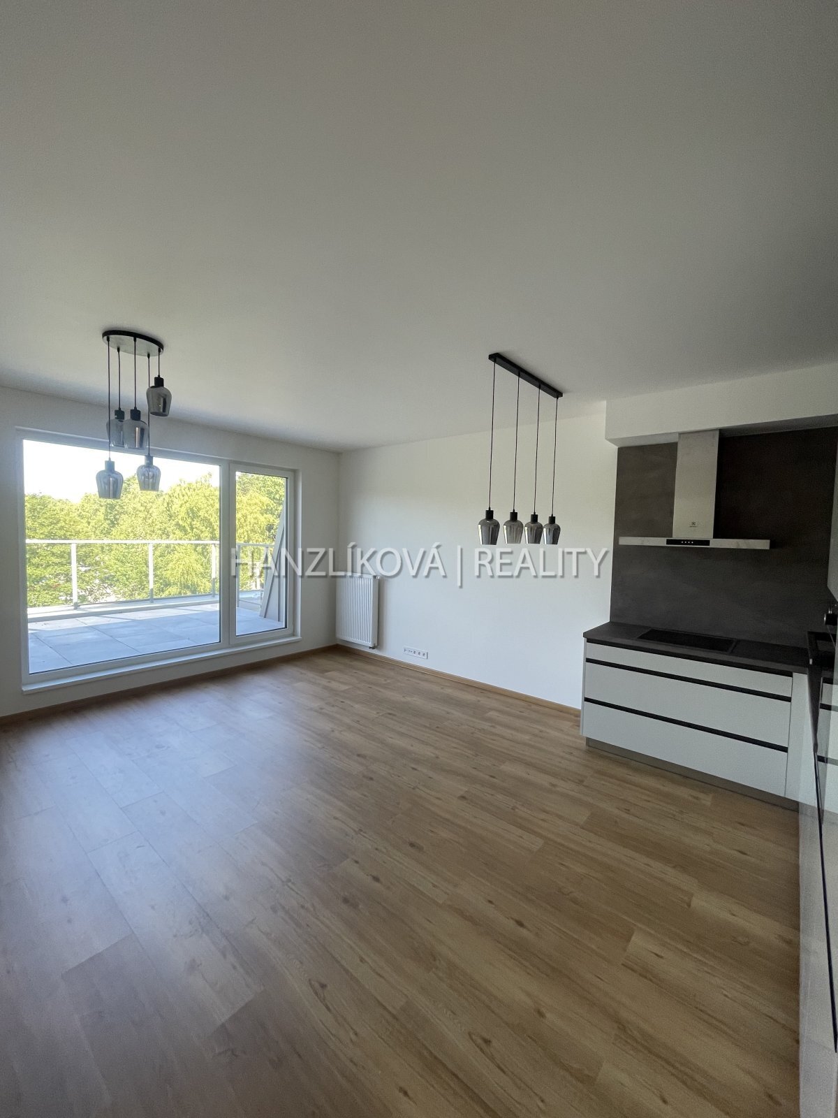 Pronájem bytu 3+kk 80 m2 , který má dvě terasy ,