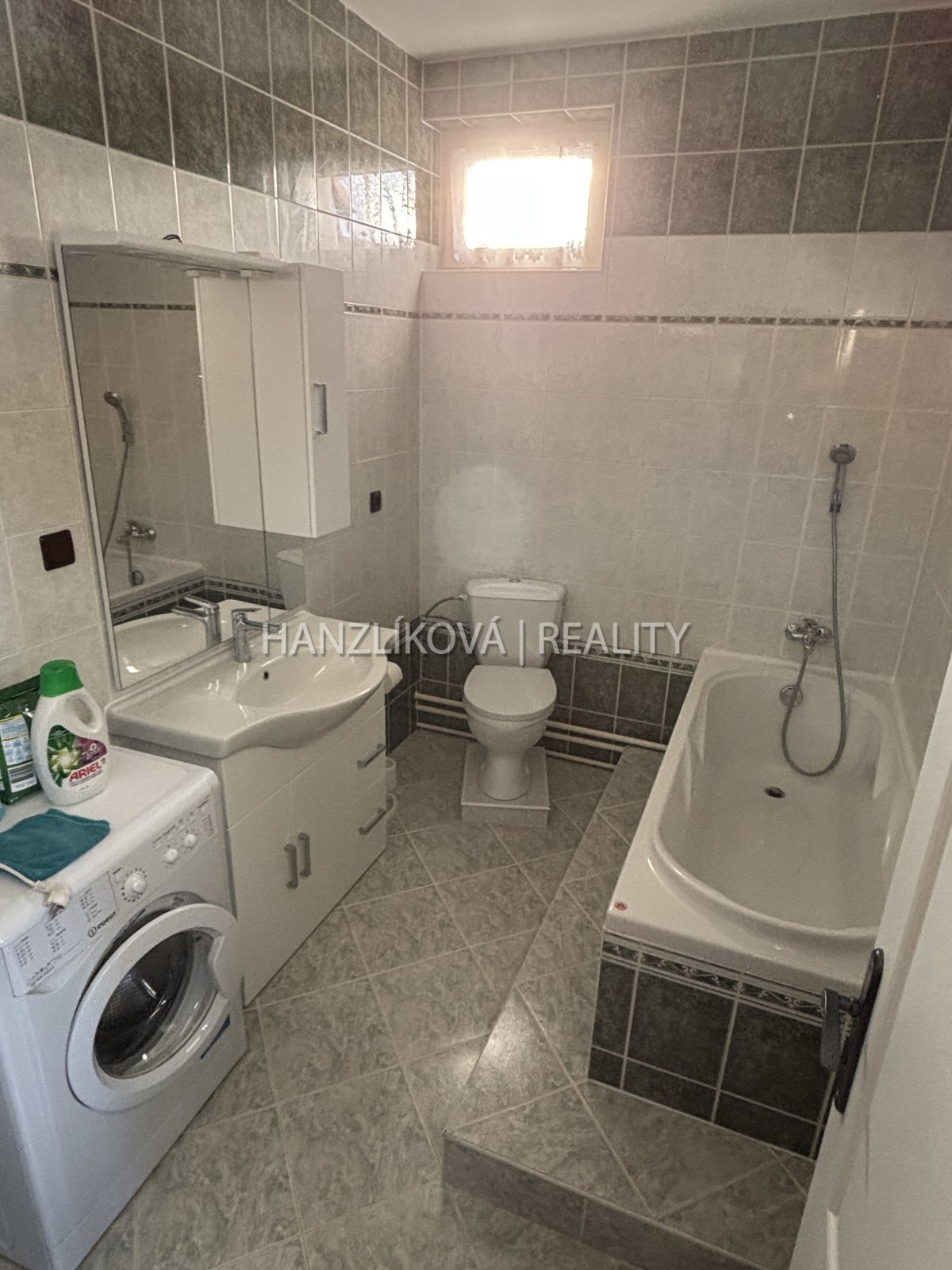 Koupelna, pronájem bytu 2+kk, Husova tř., České Bu