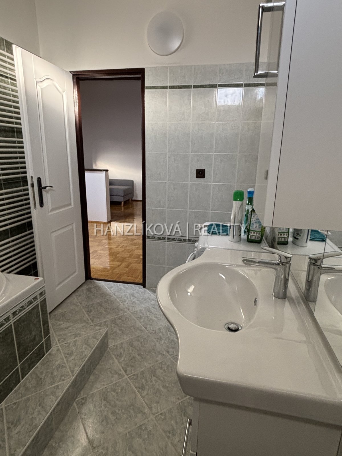 Koupelna, pronájem bytu 2+kk, Husova tř., České Bu