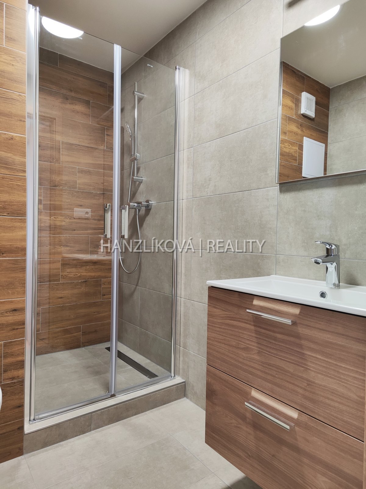 Koupelna, pronájem bytu 1+1, J. Opletala, České Budějovice