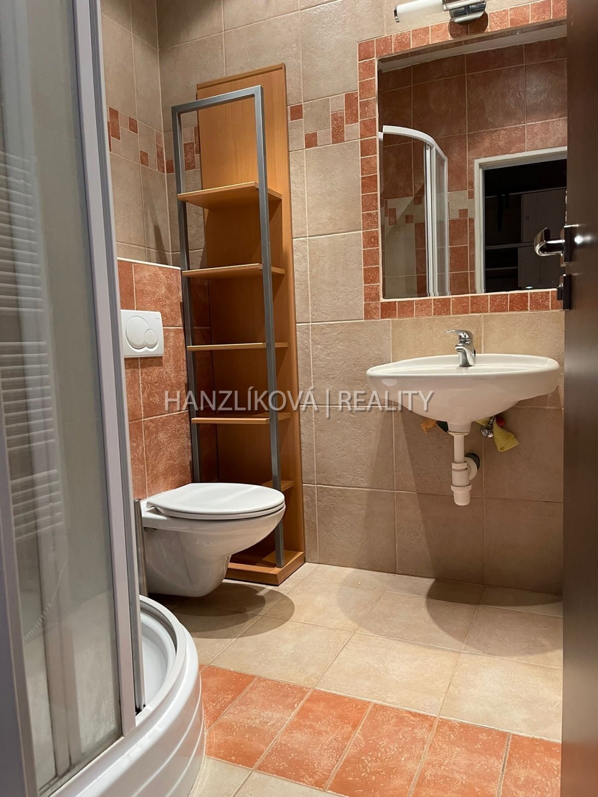 pronájem bytu 2+kk  Nádražní ulice, České Budějovi