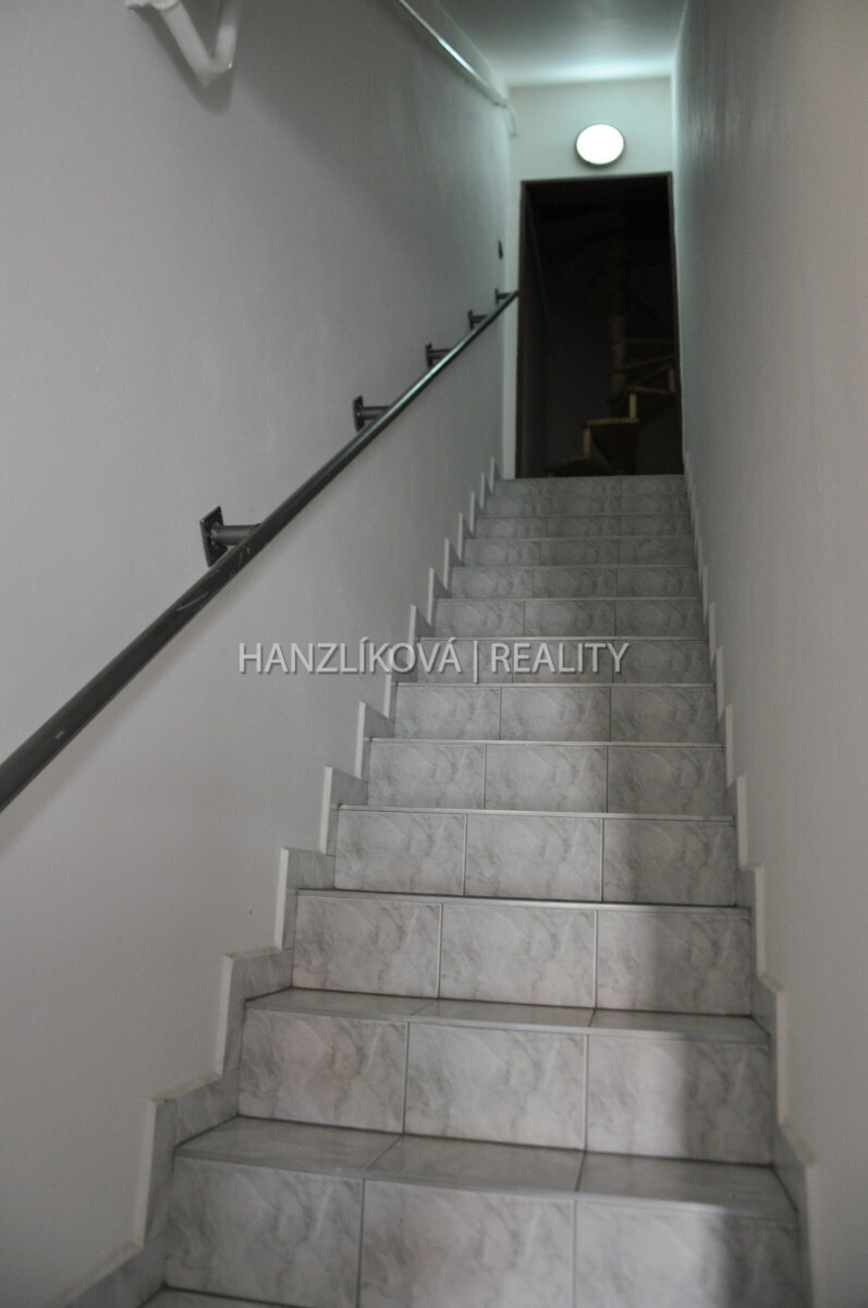 Společné prostory, pronájem bytu 2+kk, Husova tř.,