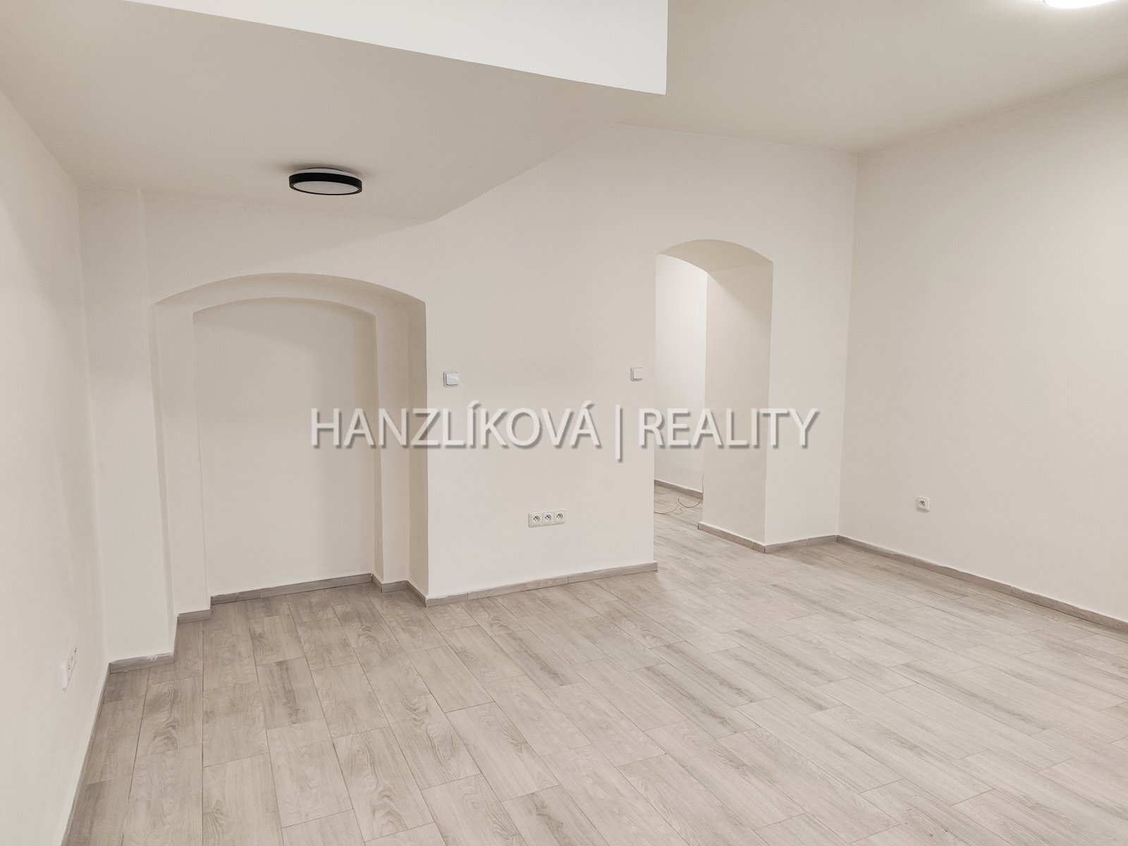 Hlavní prostor, pronájem nebyt, Skuherského, České