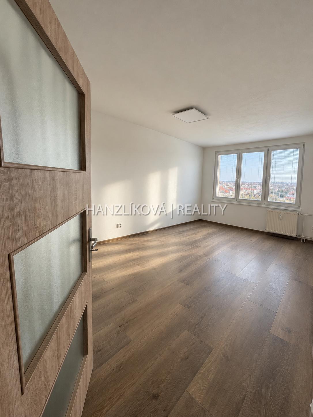 Pronájem prostorného bytu 2+1 s lodžií, 72 m&sup2; – ul. J. Opletala, České Budějovice