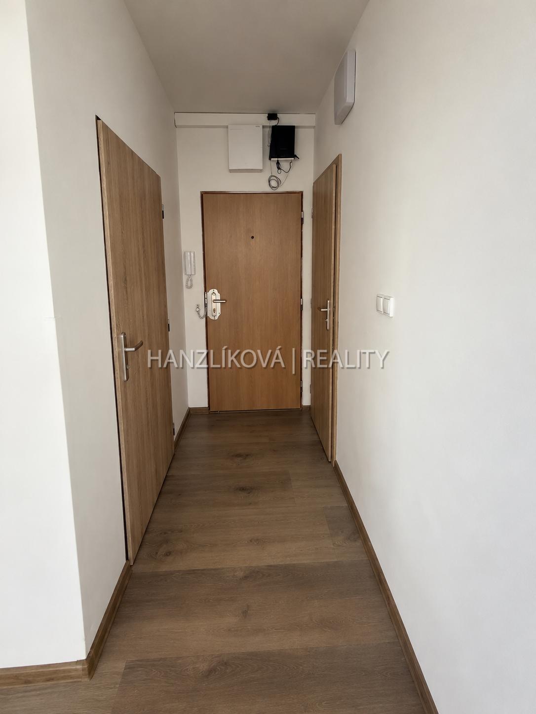 Pronájem prostorného bytu 2+1 s lodžií, 72 m&sup2; – ul. J. Opletala, České Budějovice
