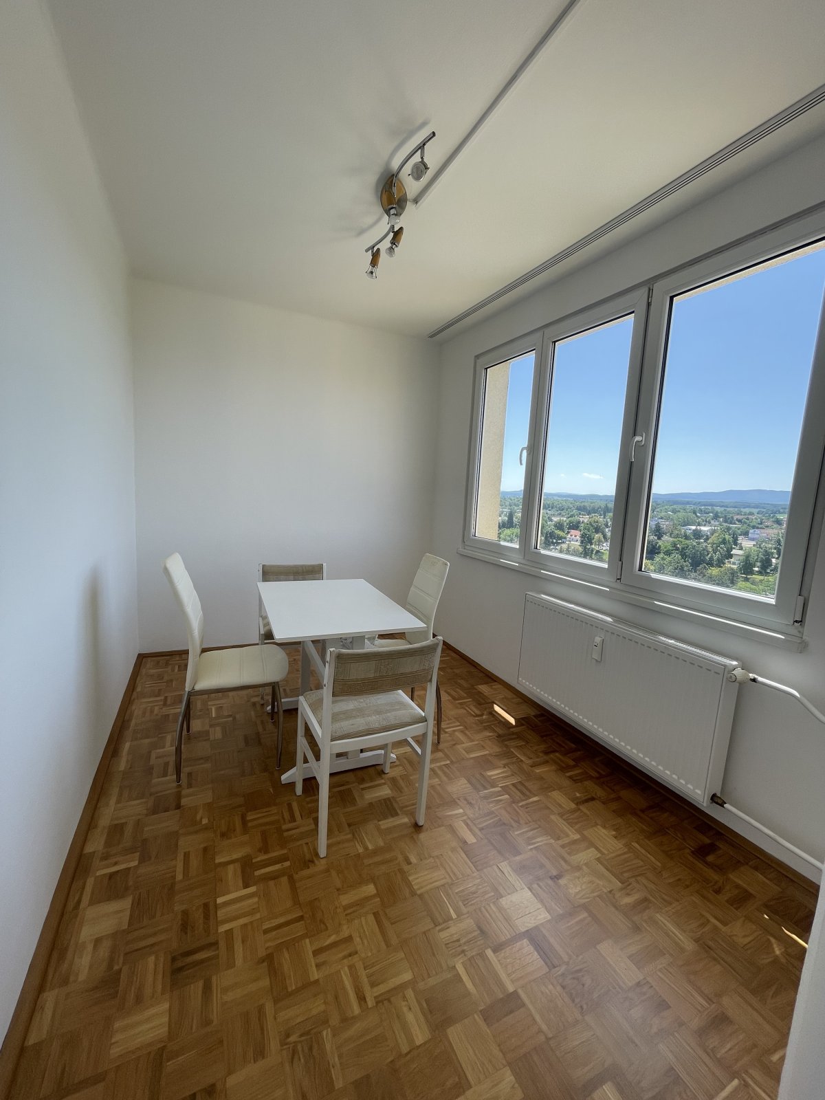 Pronájem bytu 3+1 s balkonem, Budivojova ul., ČB